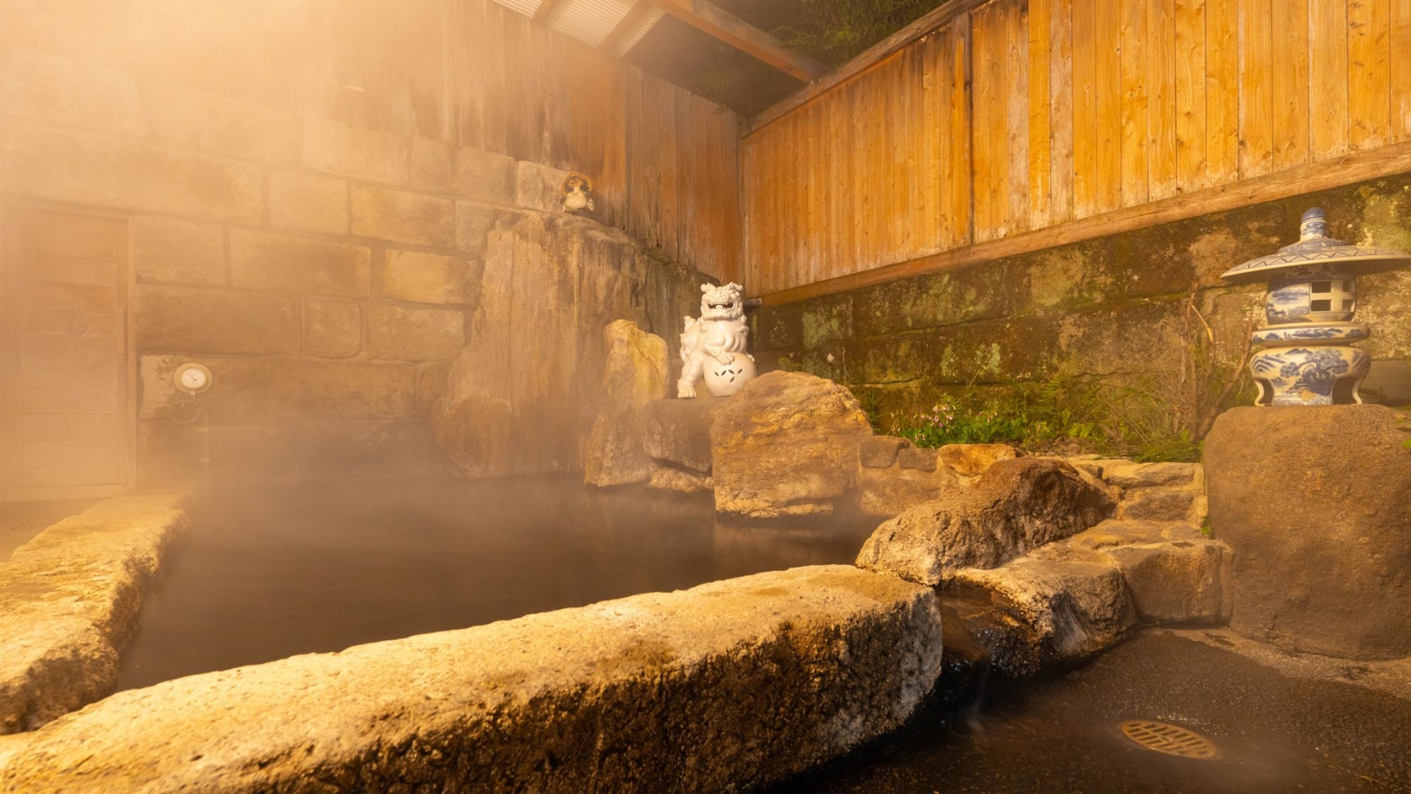 ・【大浴場露天】静寂に包まれた露天風呂、温泉の恵みを全身で感じていただけます