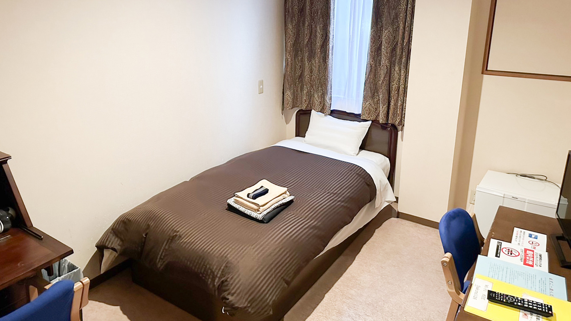 ・【ベッド】全室にシングルベッドを設置。疲れた体をゆったり休めてお過ごしください