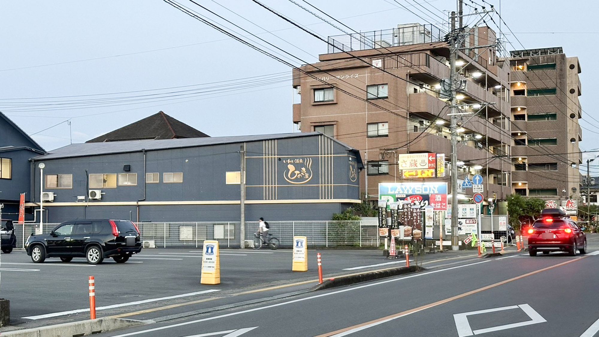 ・【外観】施設は街中の便利な立地にございます。人吉駅より車で約5分でアクセス抜群です