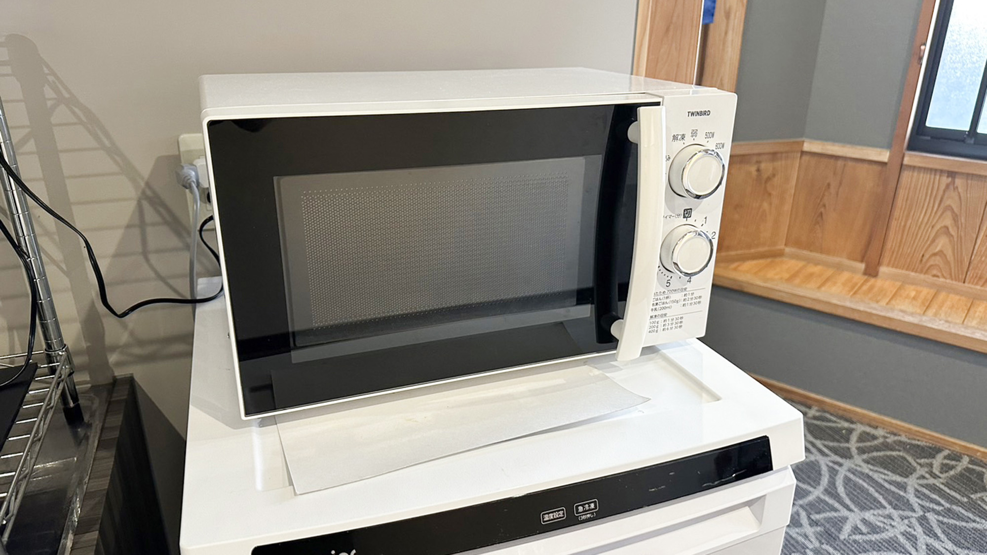 ・【館内設備】温かいお食事が食べたいときに便利な電子レンジを炊事場にご用意しております