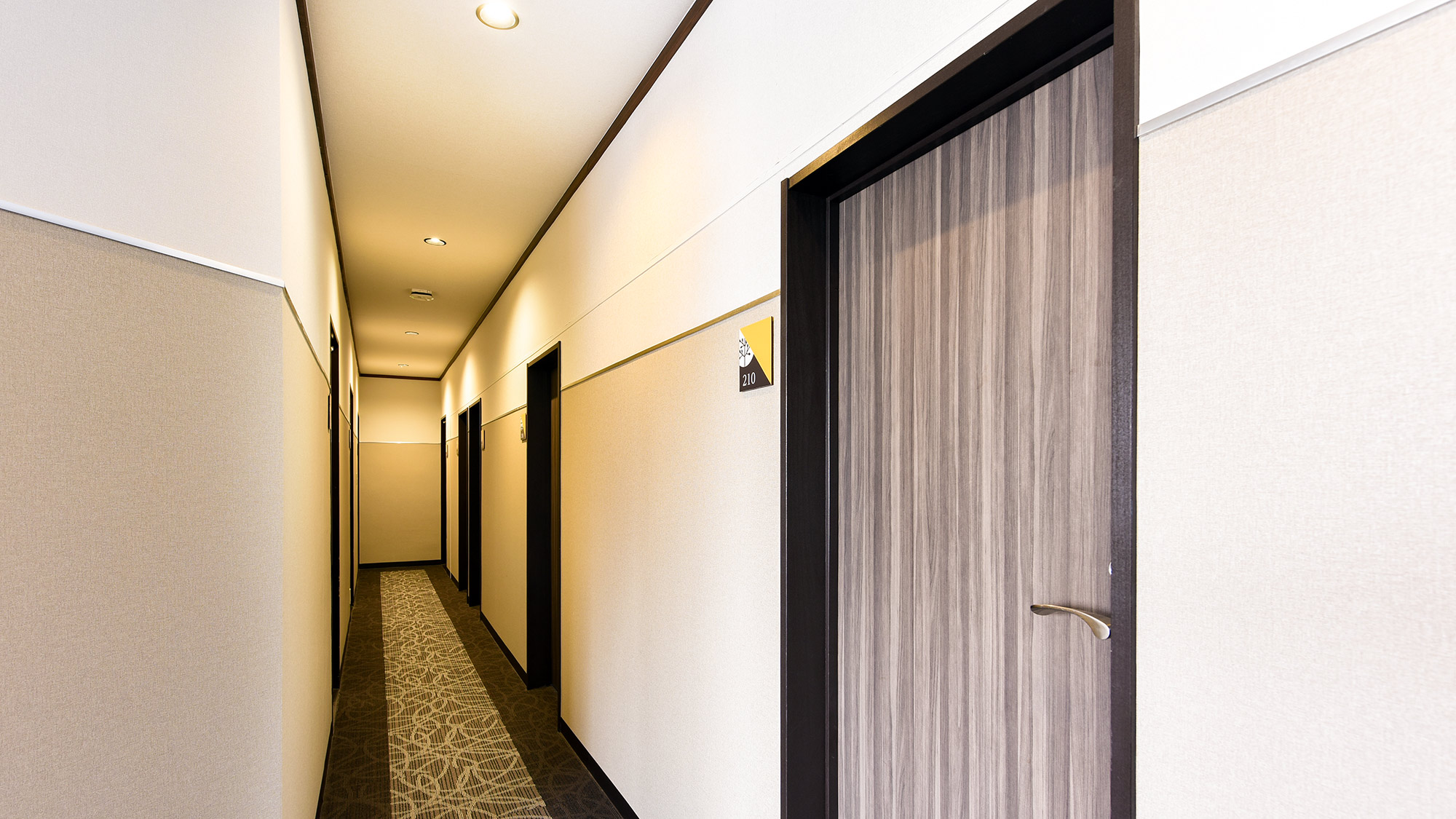 ・【客室フロア】落ち着いた色調が織りなす安らぎ