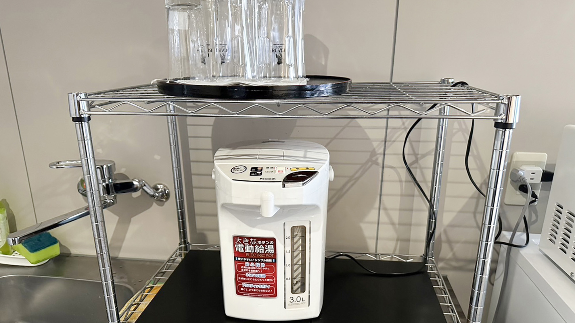 ・【館内設備】ポット完備で、お隣のコンビニで購入したカップ麵などを召し上がるのに便利です