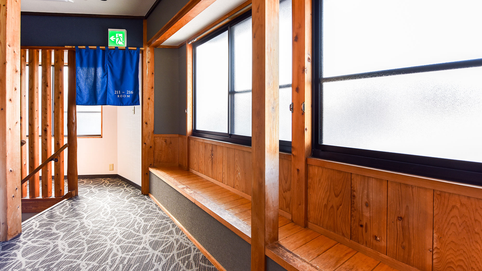 ・【2階共有スペース】窓辺の特等席でリラクゼーション