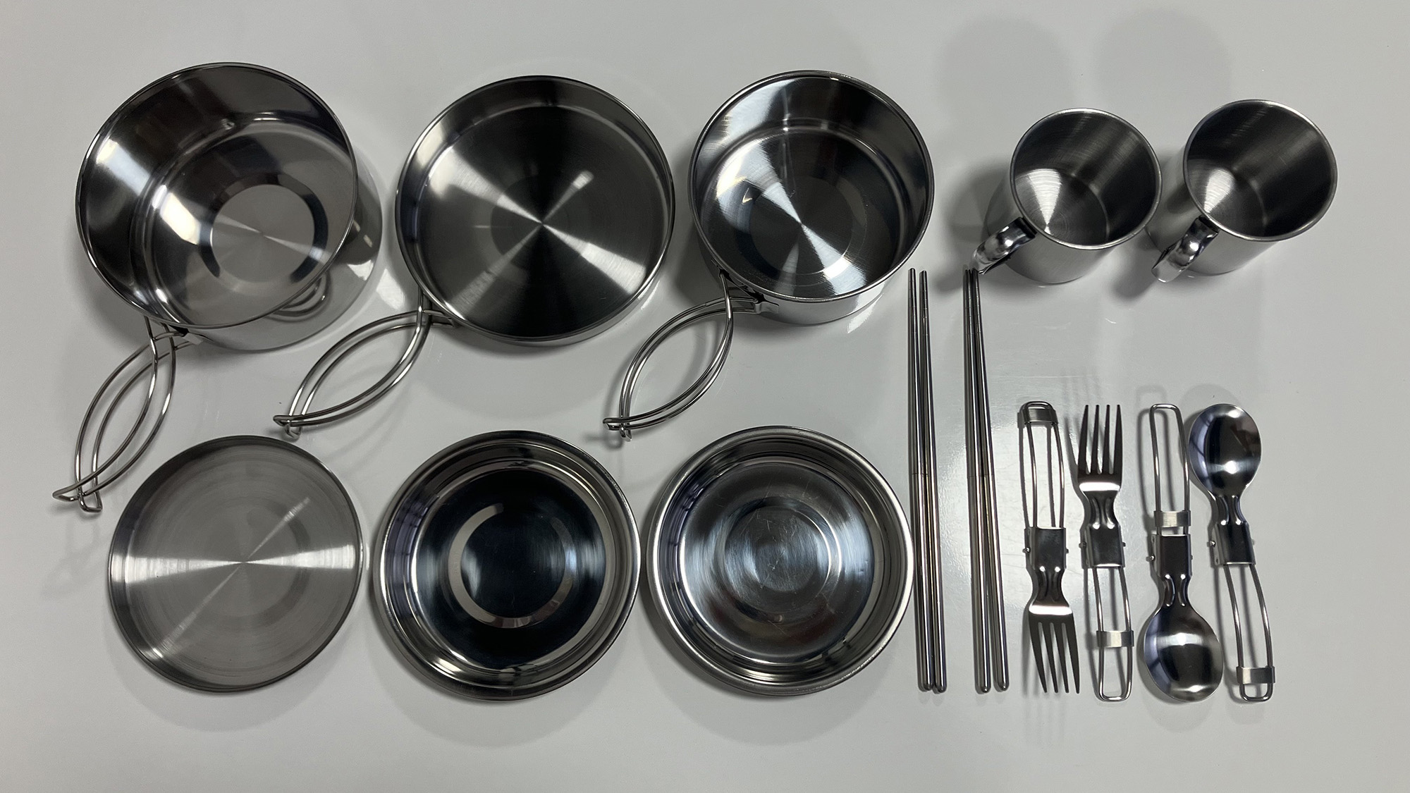 ・【カトラリー】シルバーで統一されたカトラリーやカップ、お皿をご用意しております