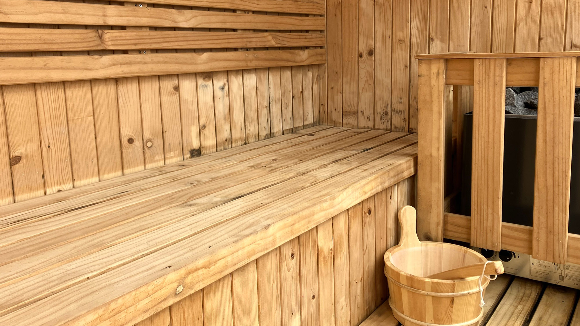 ・【サウナ】70度～80度の低温サウナ。全身で自然を感じ、『ととのう』体験をお楽しみください