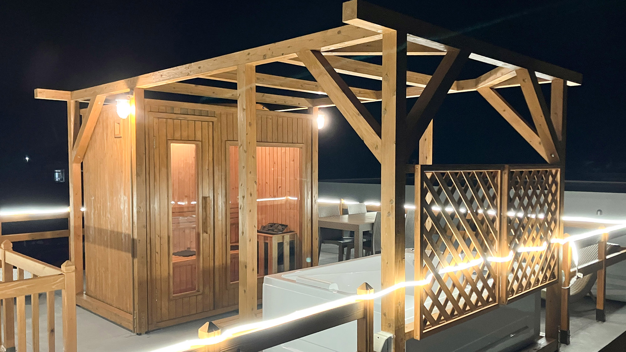 ・【屋上】静かな環境の中で、ゆっくりお過ごしいただけます。晴れていれば満点の星空にうっとり