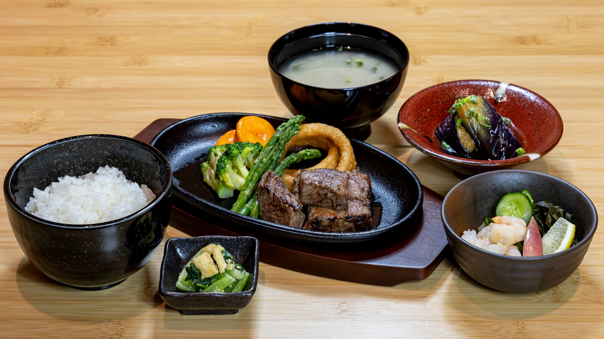 *選べるご夕食一例（サイコロステーキ御膳）