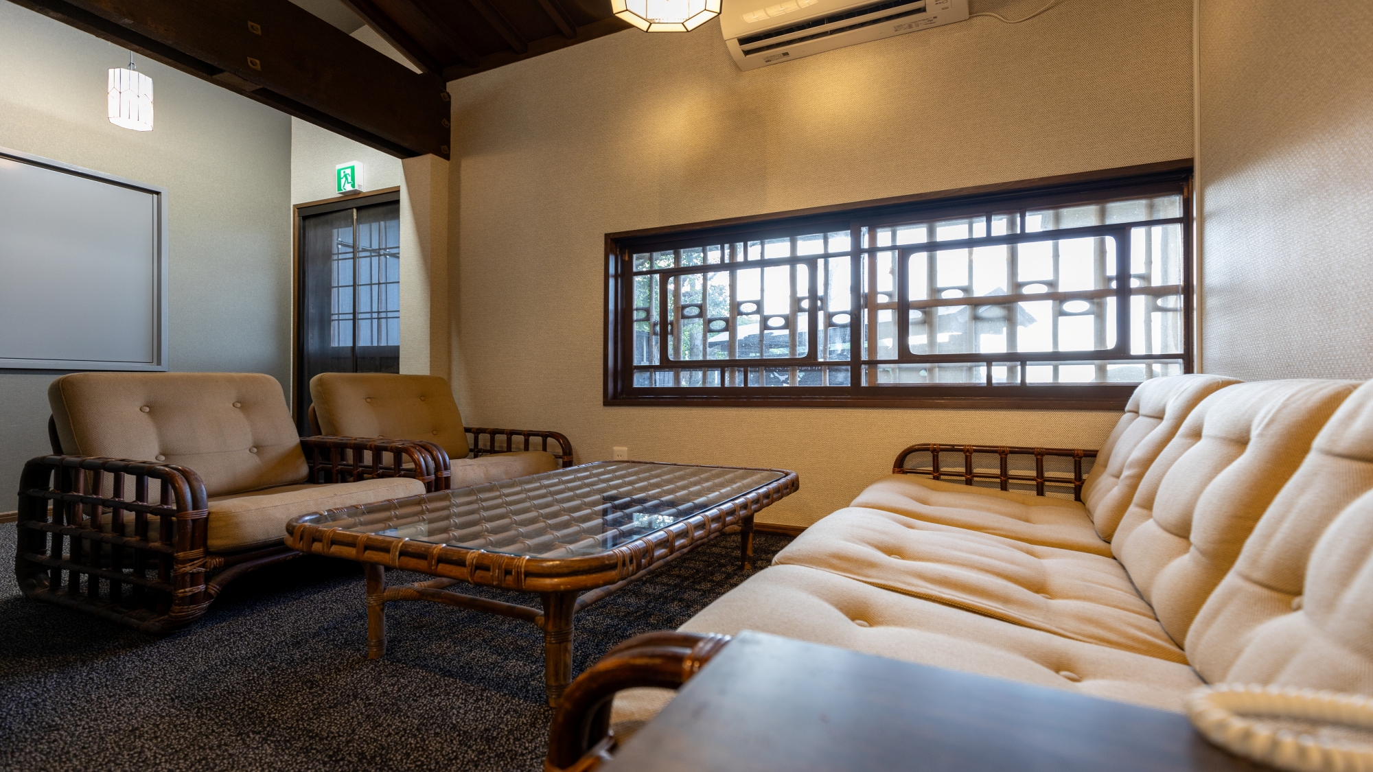 *共有スペース～ソファでごゆっくりおくつろぎください～