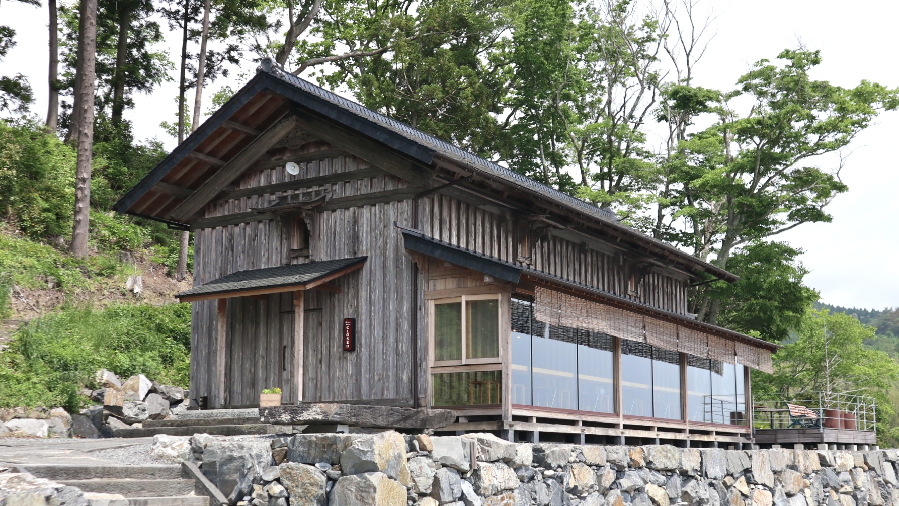 朝食会場「北上川テラス七間倉」外観