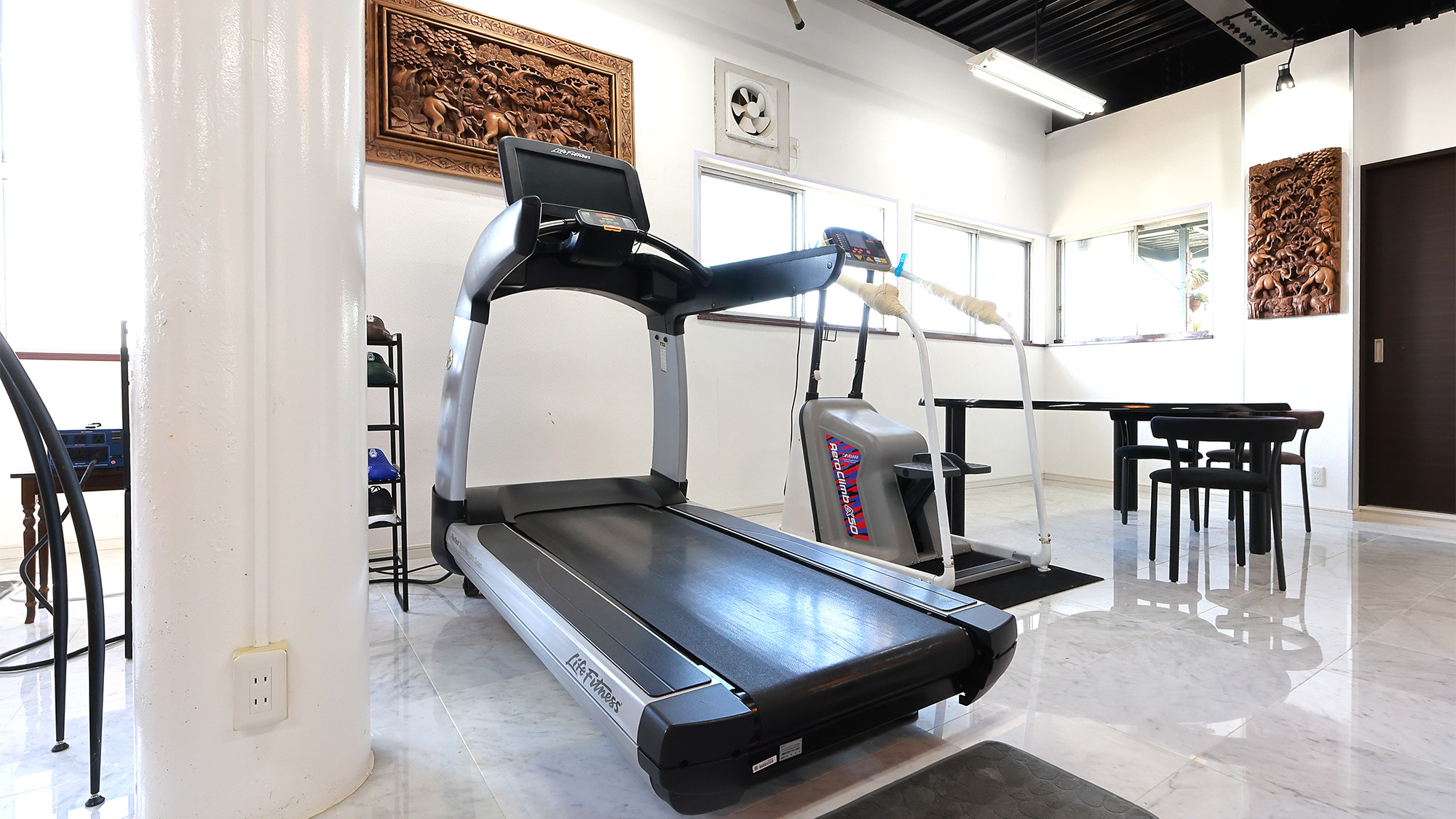 【1階ホール】ランニングマシーン
