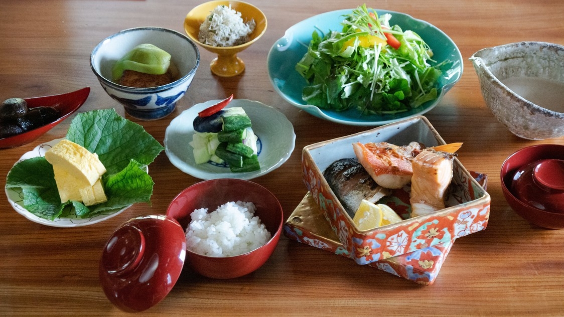 【朝食付き】出汁の深みを堪能する生田料理長の朝膳