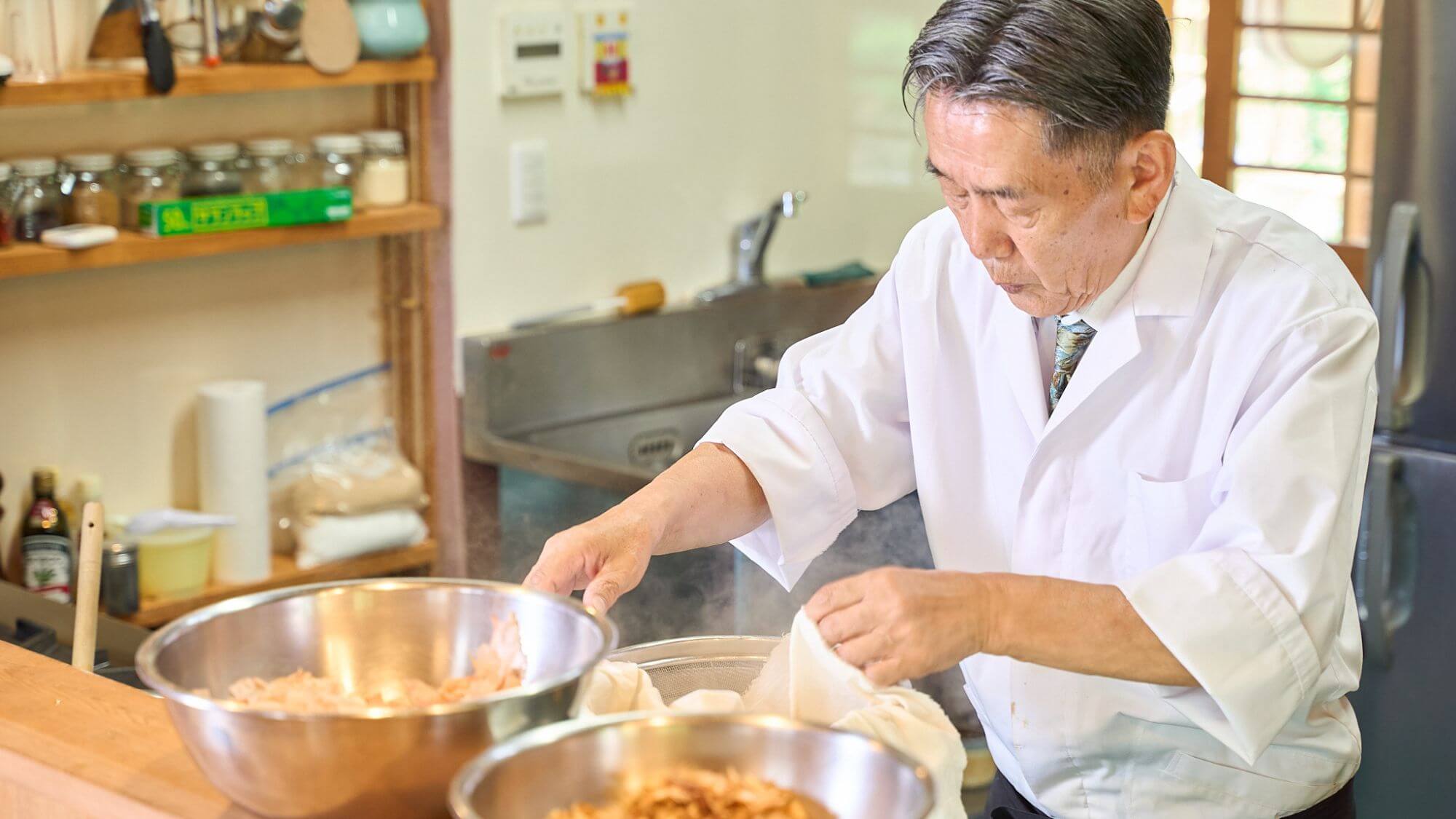 【生田料理長】星付き料理人が、お客様のために腕を振います。