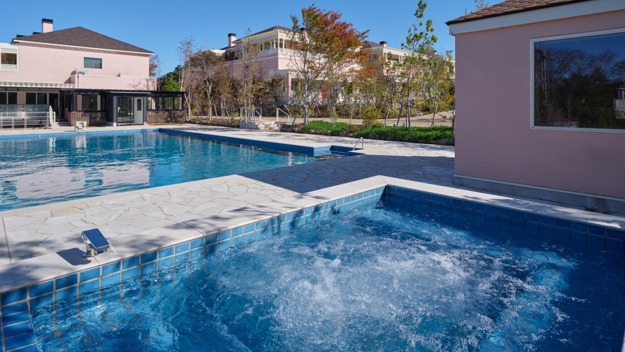 一年中ご利用いただける屋外ジェットバス※温水ではありません