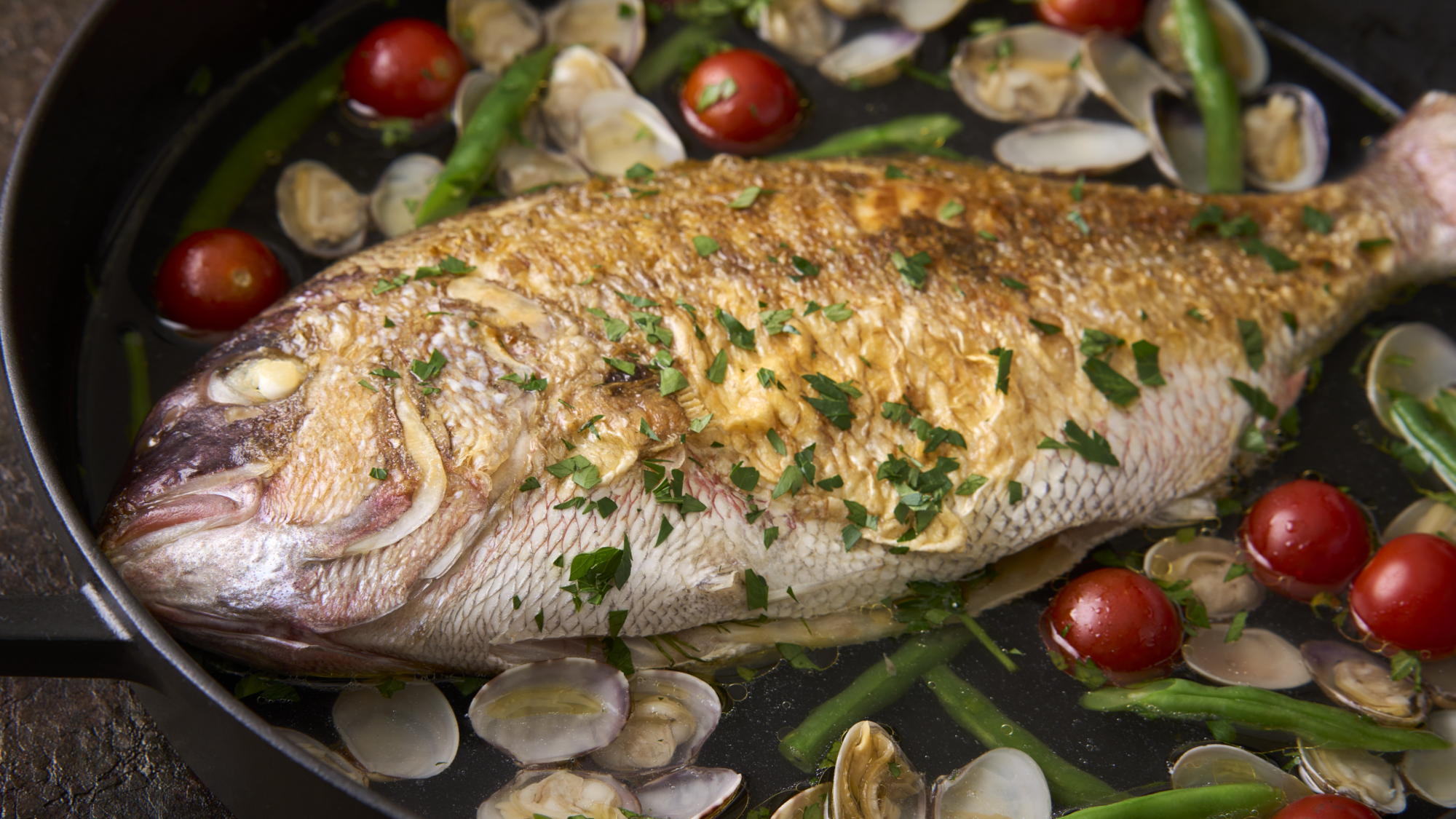 【ディナーコース】漁港より届いた鮮魚のアクアパッツァ