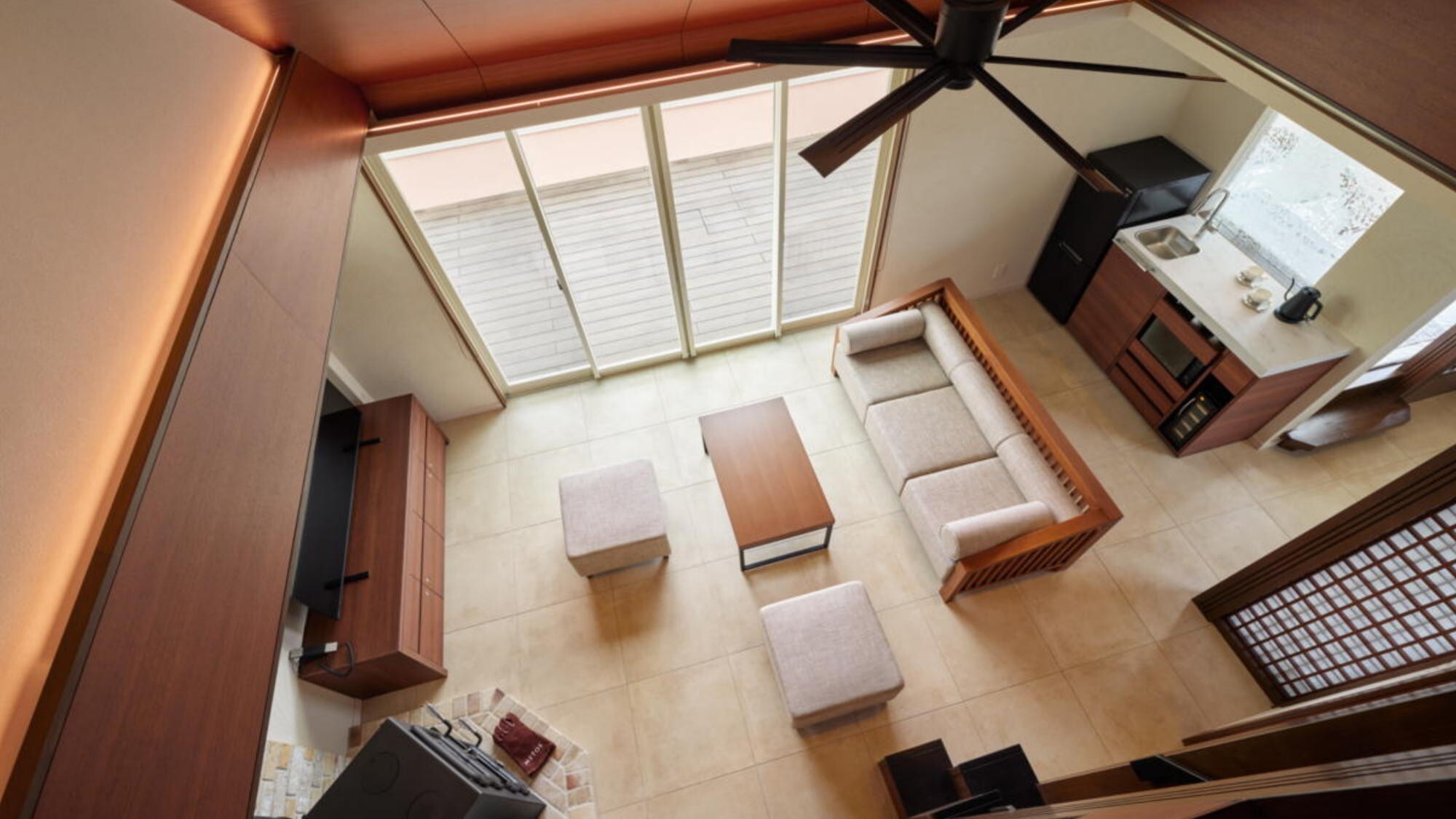 【スーペリアスイート109平米】ロフトから見た客室