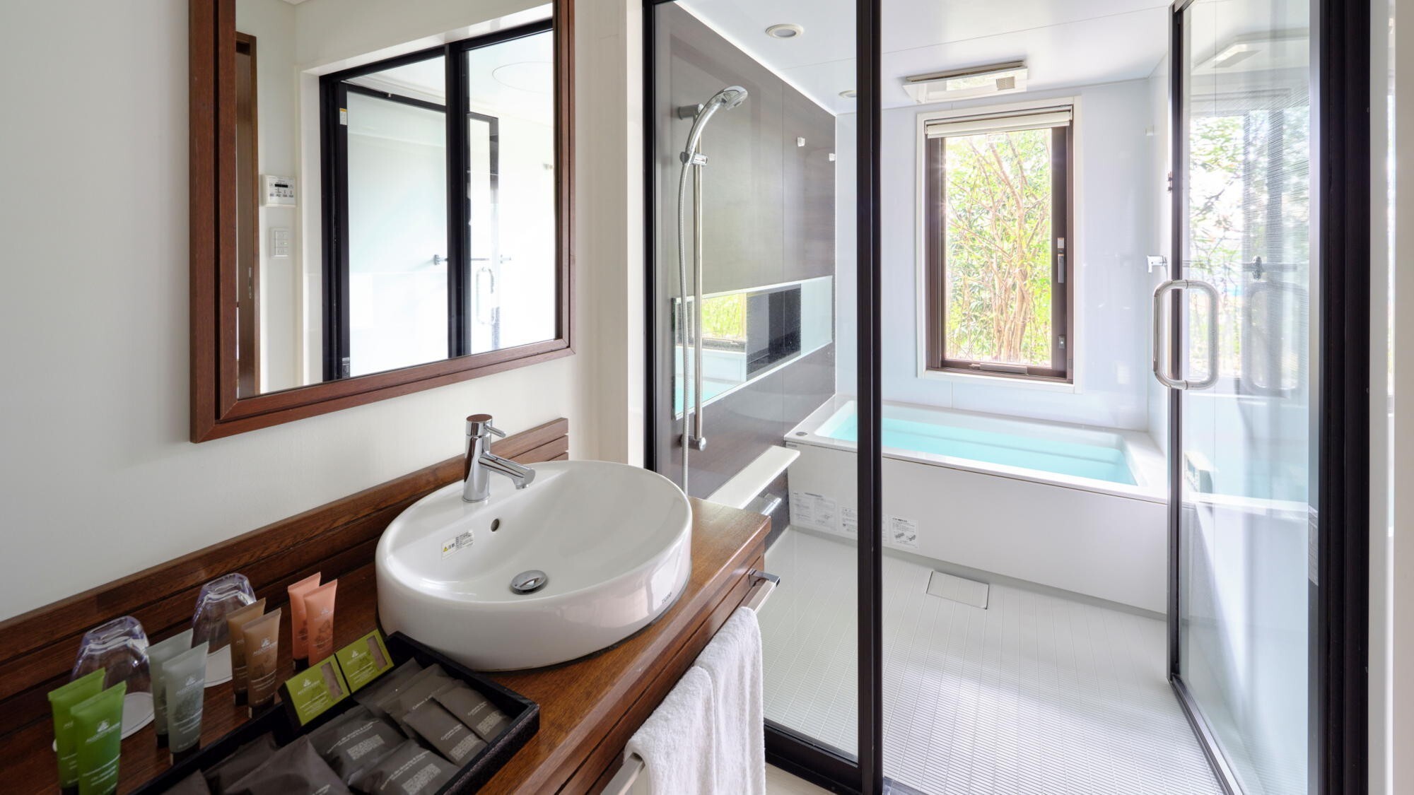 【フェアウェイサイド・デラックススイート107平米】バスルーム