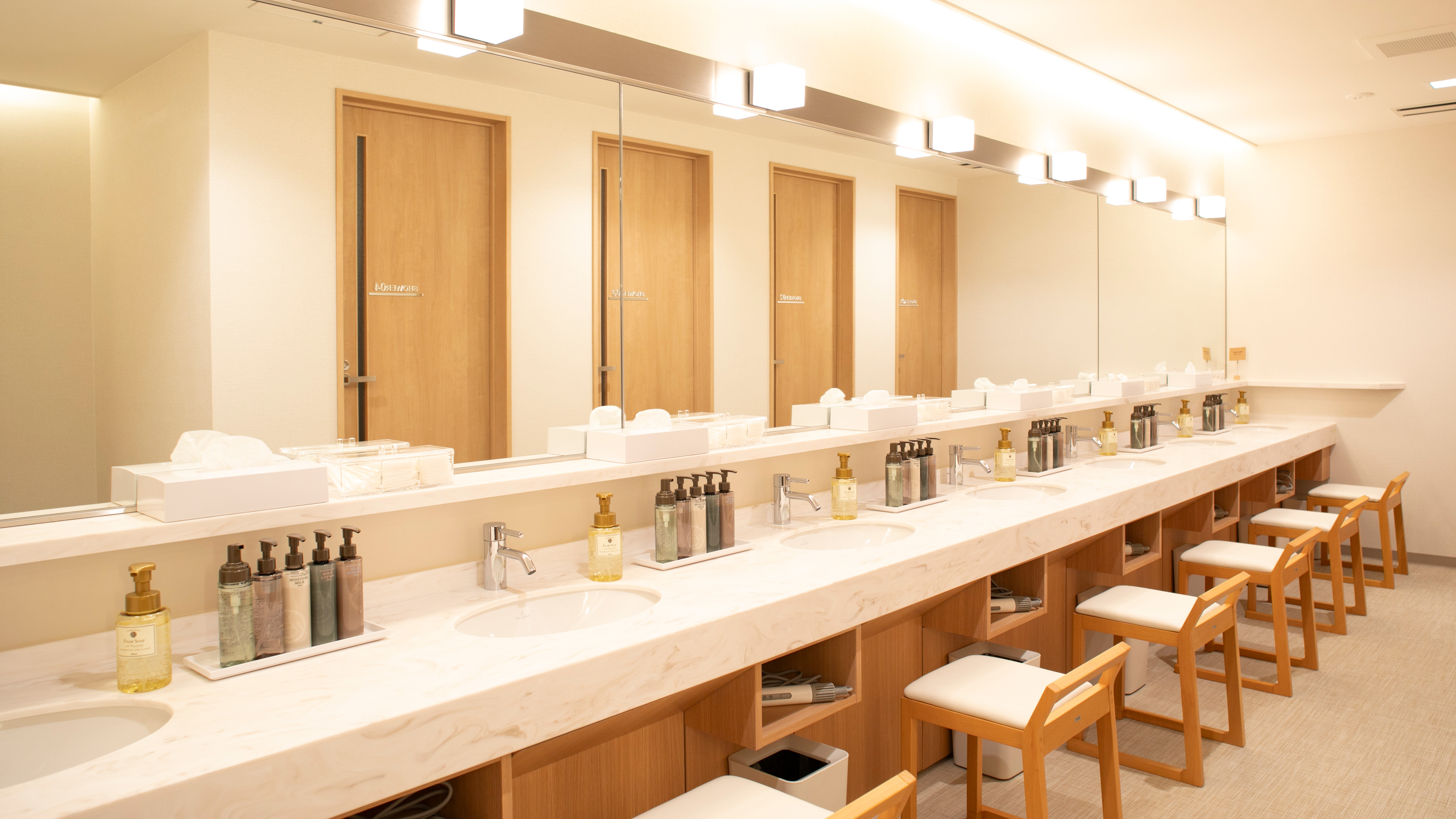 【１階WASH ROOM（洗面所）】基礎化粧品完備