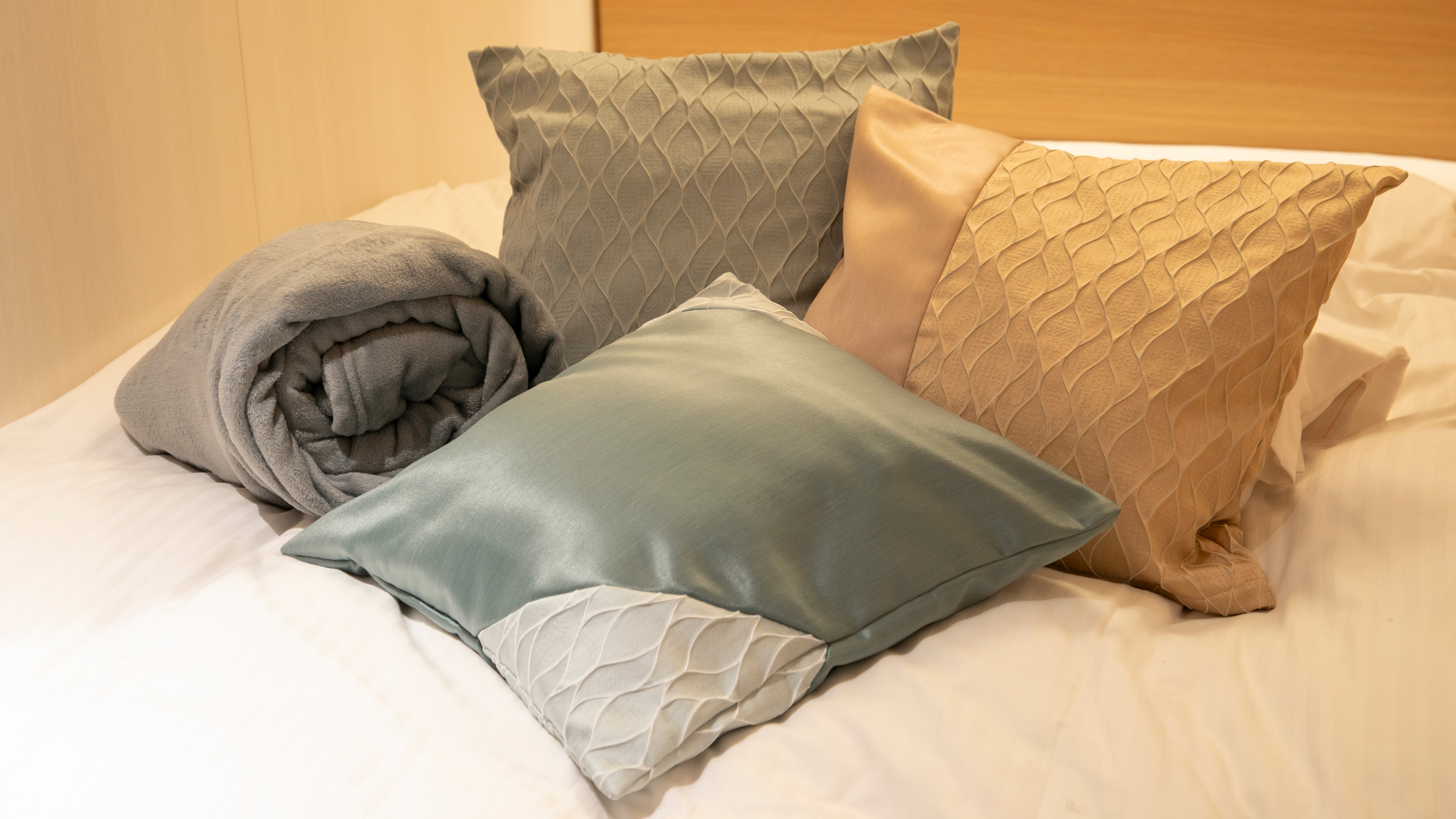 【ブランケット入りクッション】中に毛布が入っています