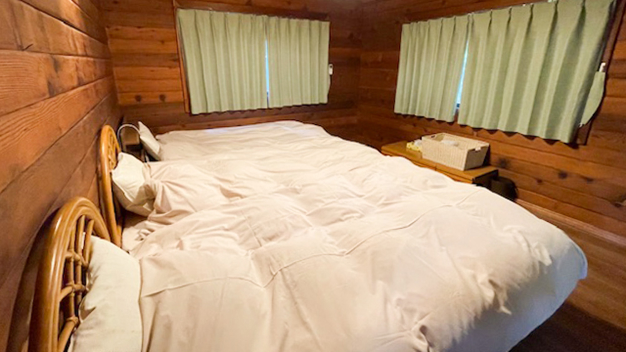 ・【ベッドルーム】シングルベッドを3台ご用意。ご家族やお友達同士での利用に○