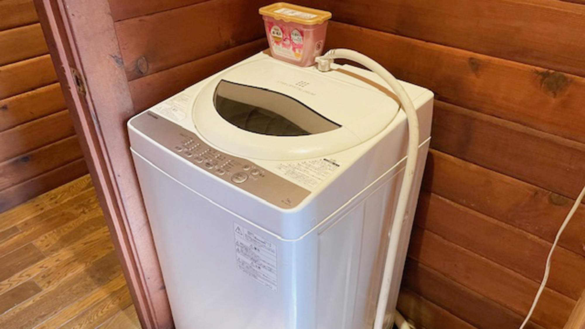 ・【洗濯機】洗濯機と洗濯用洗剤をご用意。長期滞在時に便利です
