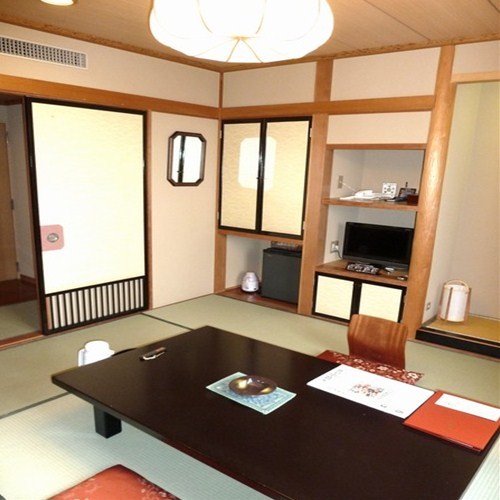 [South Building] Japanese-style room 8 tatami mats without wide rim