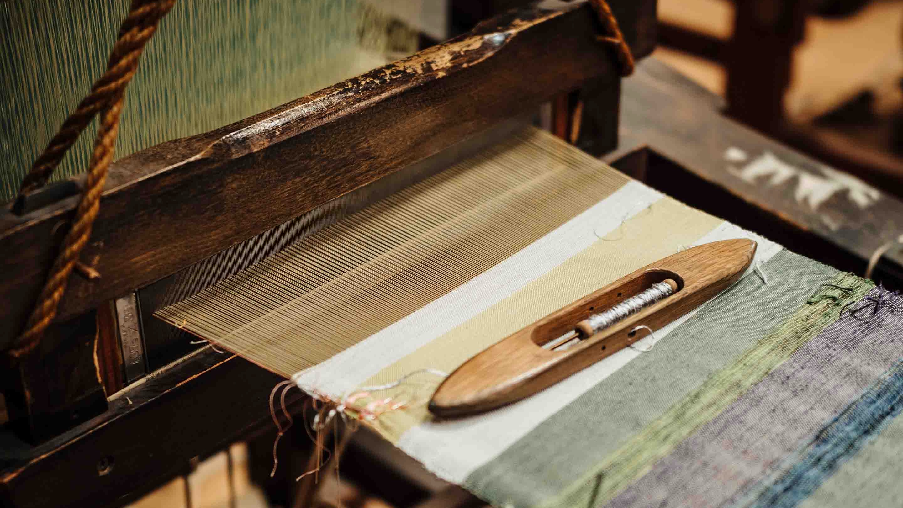 西陣織の手織り工房（併設）