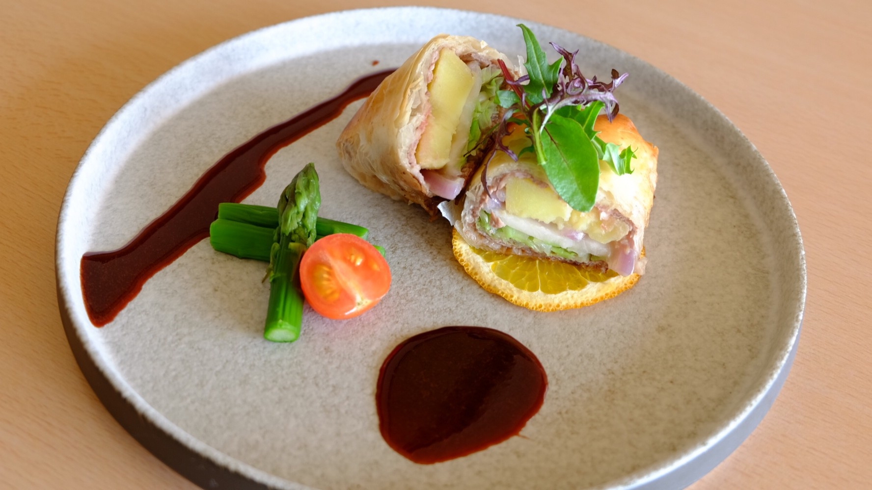 【3月限定！】十勝牛と春野菜の包み焼き　マデラ酒風味付き　十勝のおいしいビュッフェ