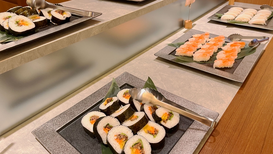 【夕食バイキング】大人気のお寿司コーナー。新鮮なネタをご提供