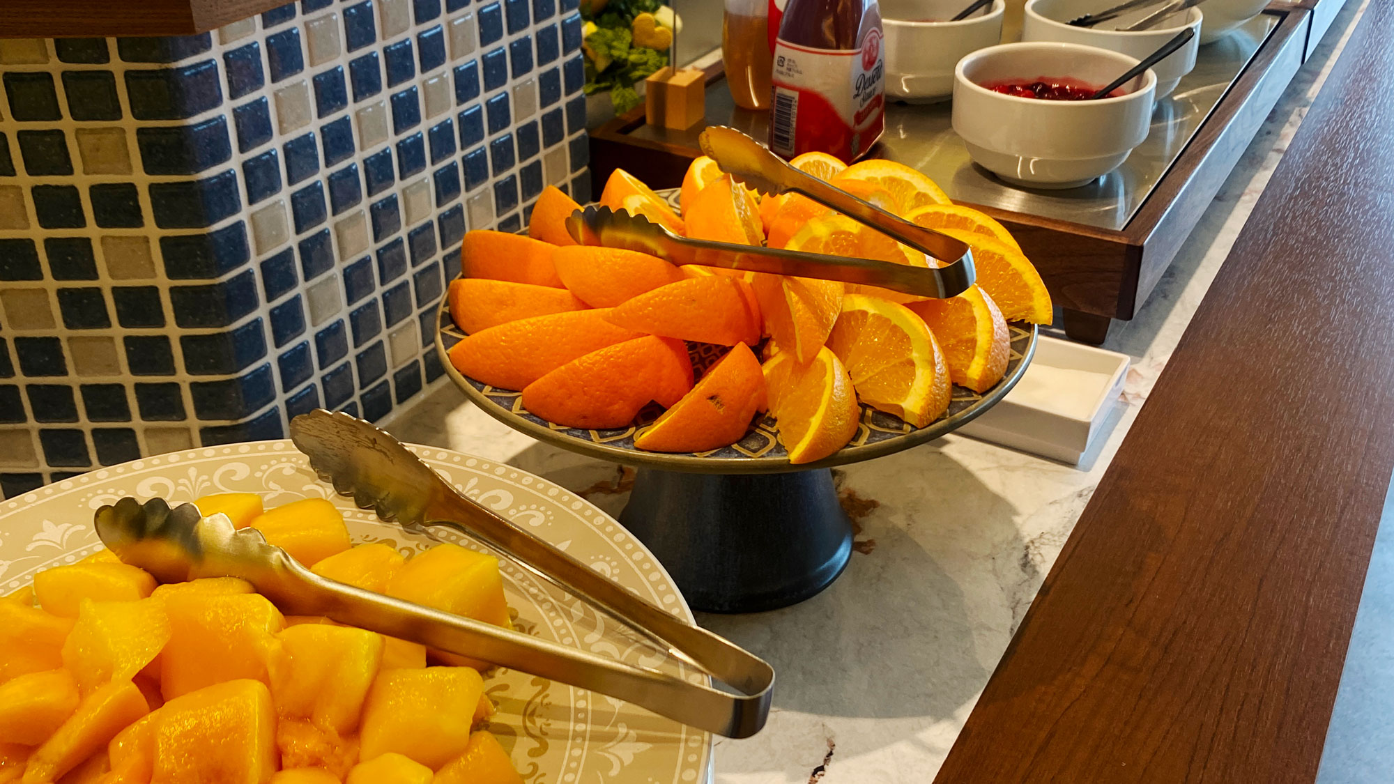 【朝食バイキング】デザートも種類豊富。新鮮なフルーツは朝の活力に