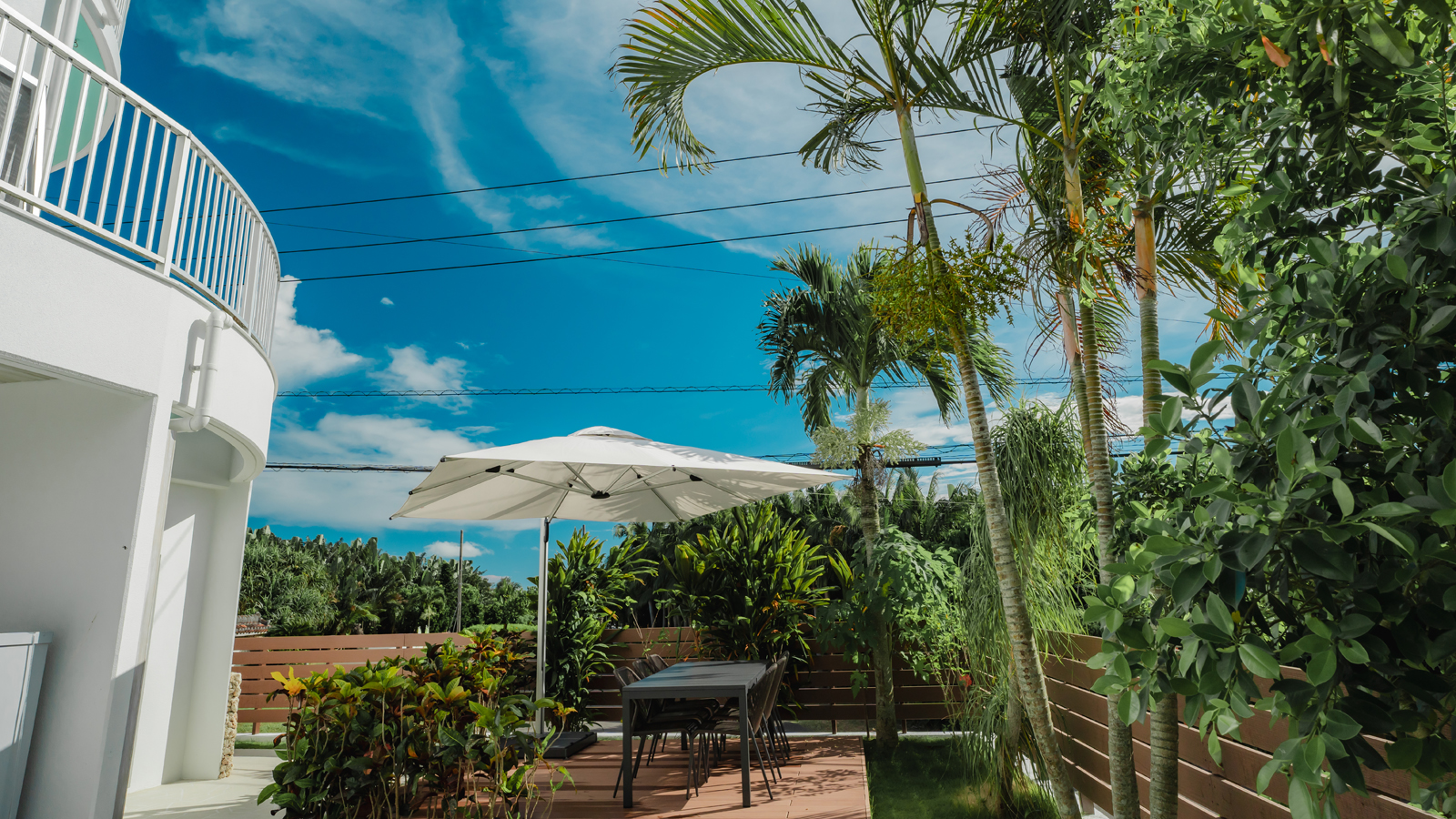 屋外テラスでBBQも可*