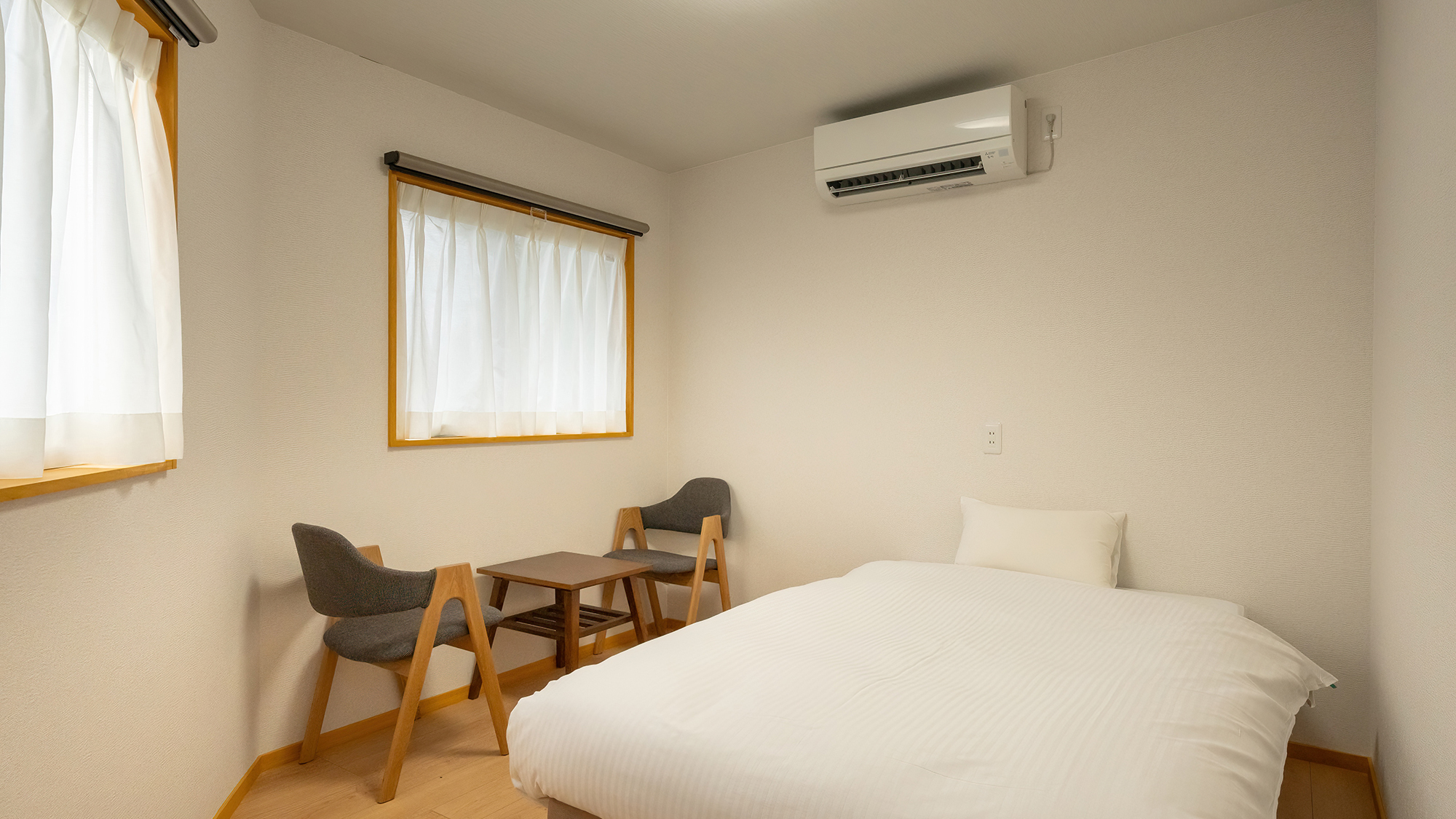 【和洋室】ふかふかのベッドでお休みいただけます。