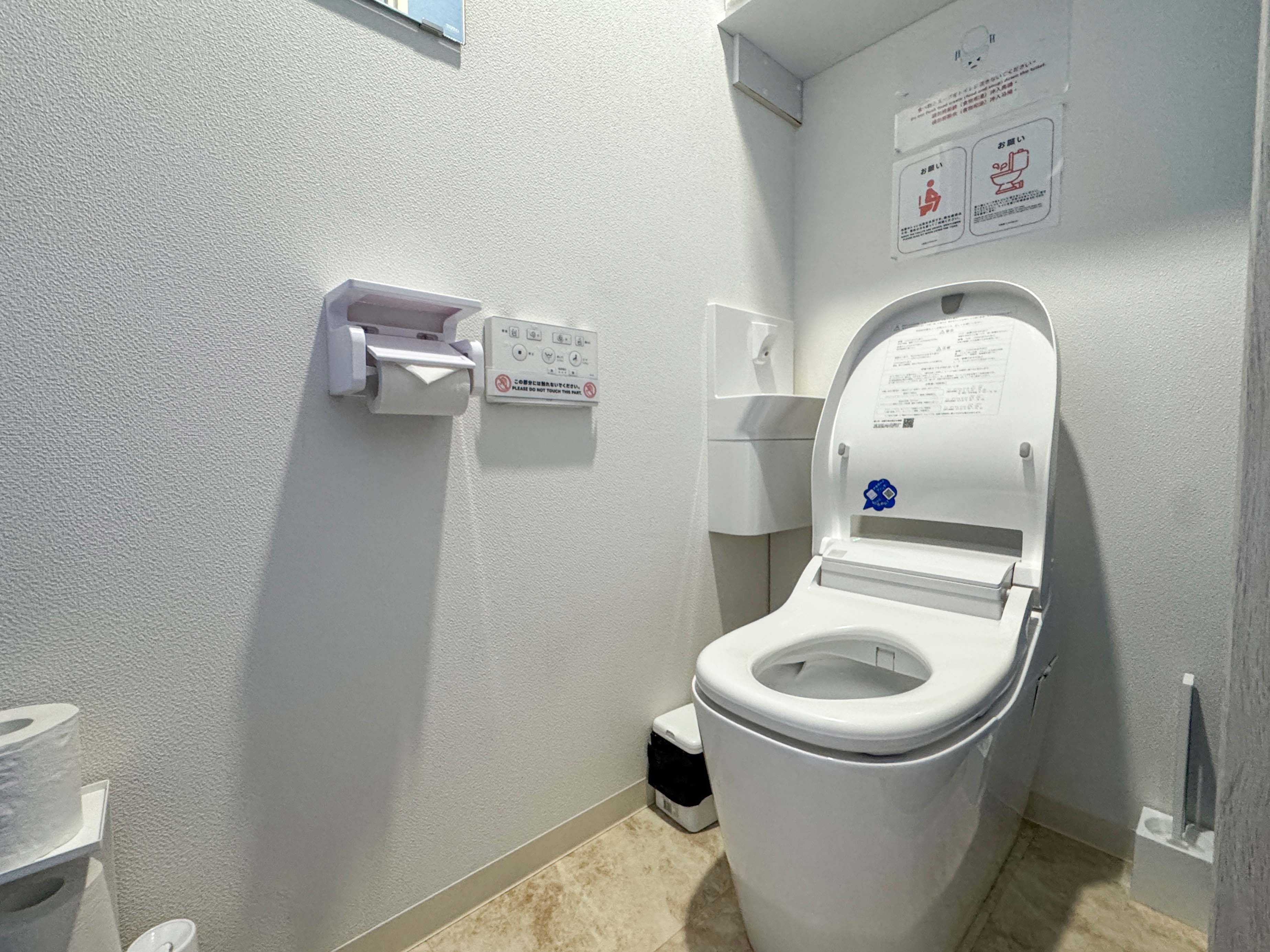 ・【WEST1F・2F 共用トイレ】洗浄機能付きトイレを完備しております