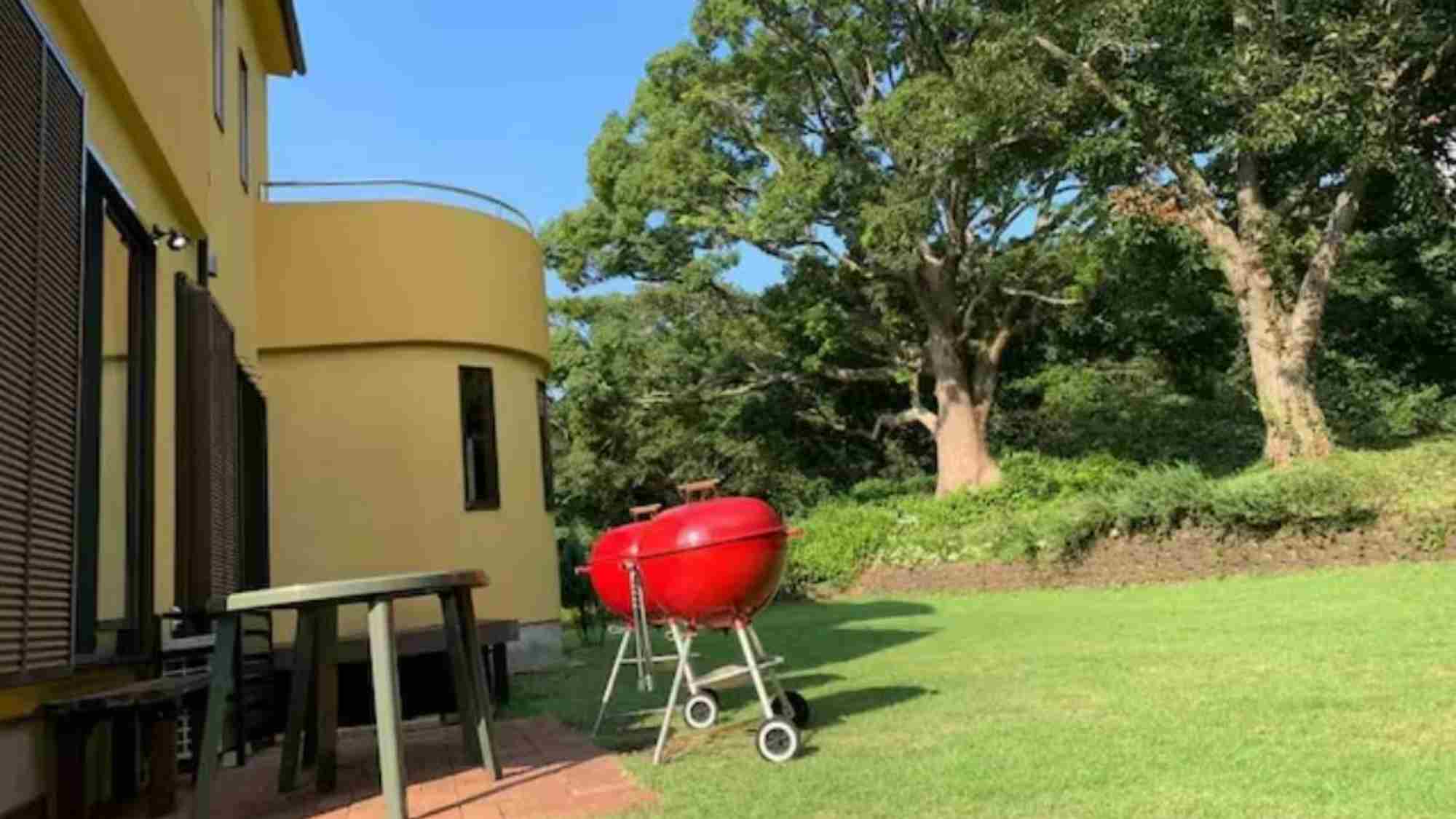 ・【庭】こちらでBBQができます。炭と着火剤、食材をお持ちいただければ、その他一式はご用意いたします