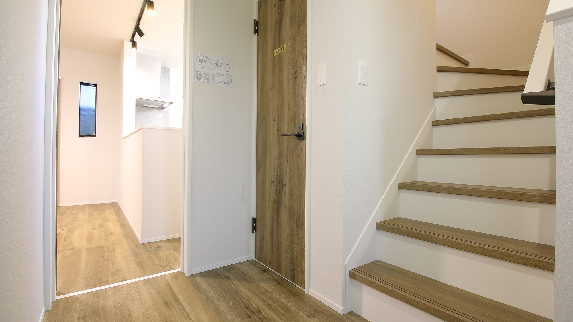 【壱番館】館内