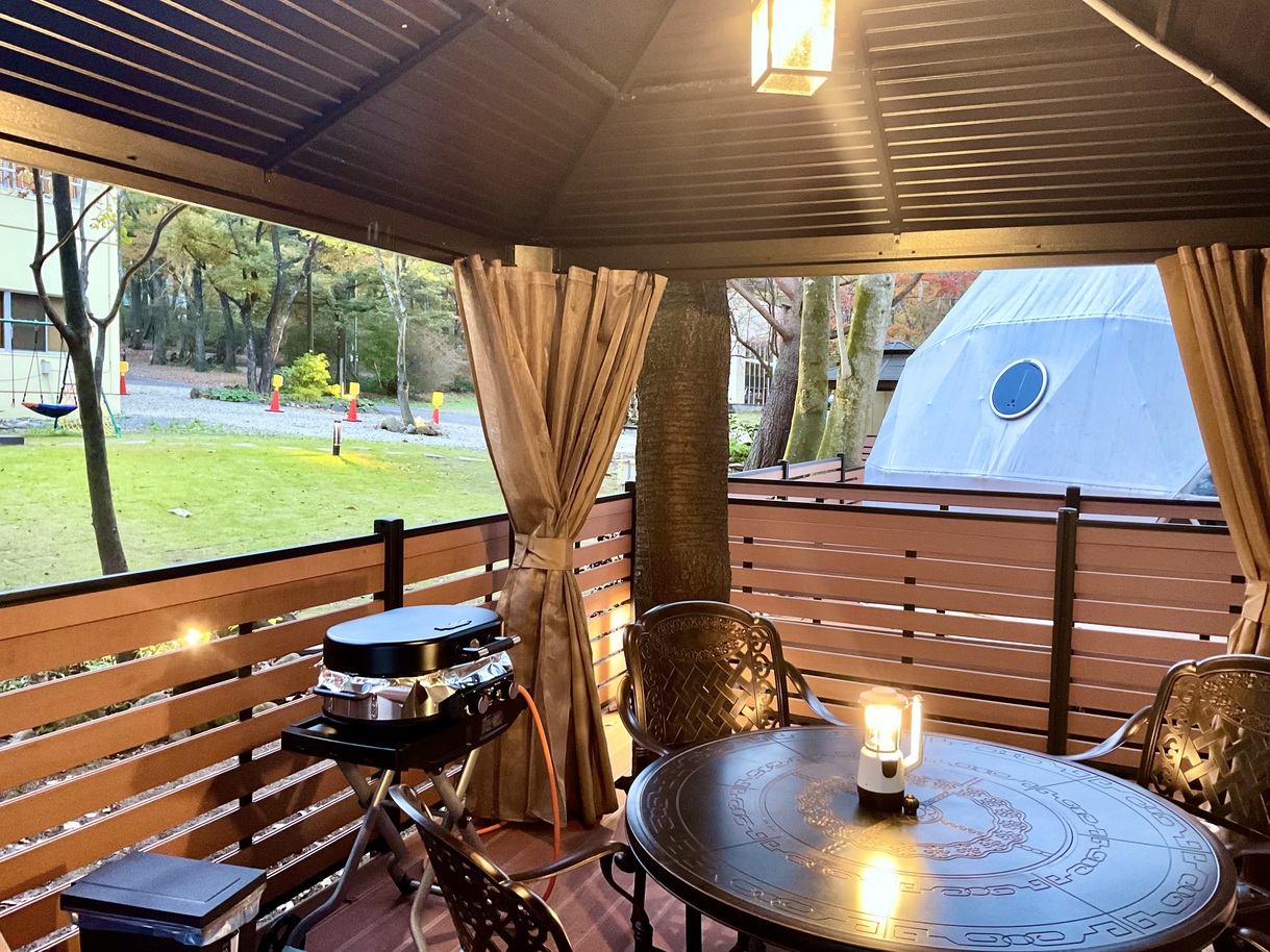 【素泊まり】天然温泉と屋外テラスで青い空と緑の森をご満喫！（ドームテントの場合はBBQコンロ付き）