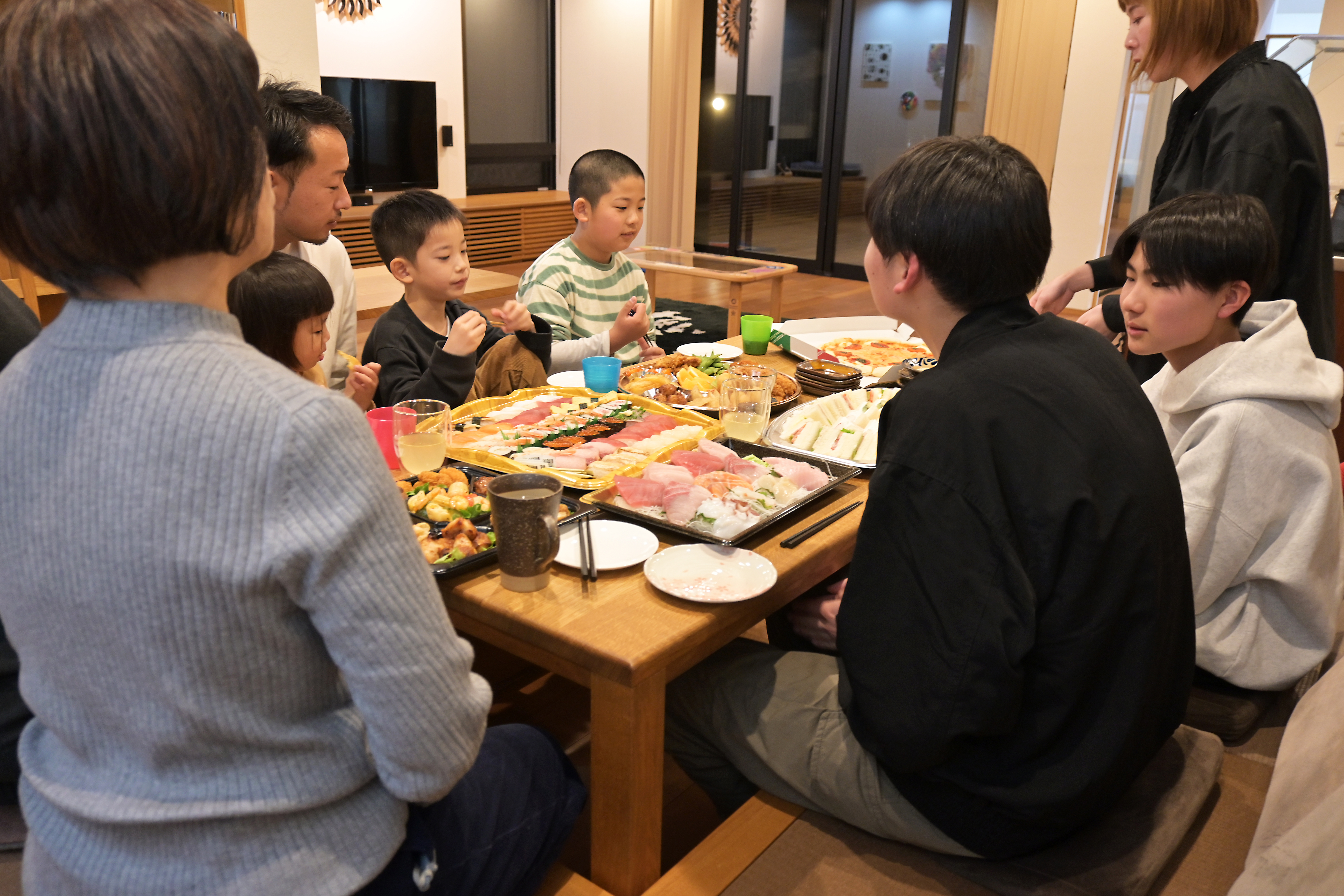 家族で囲む食卓
