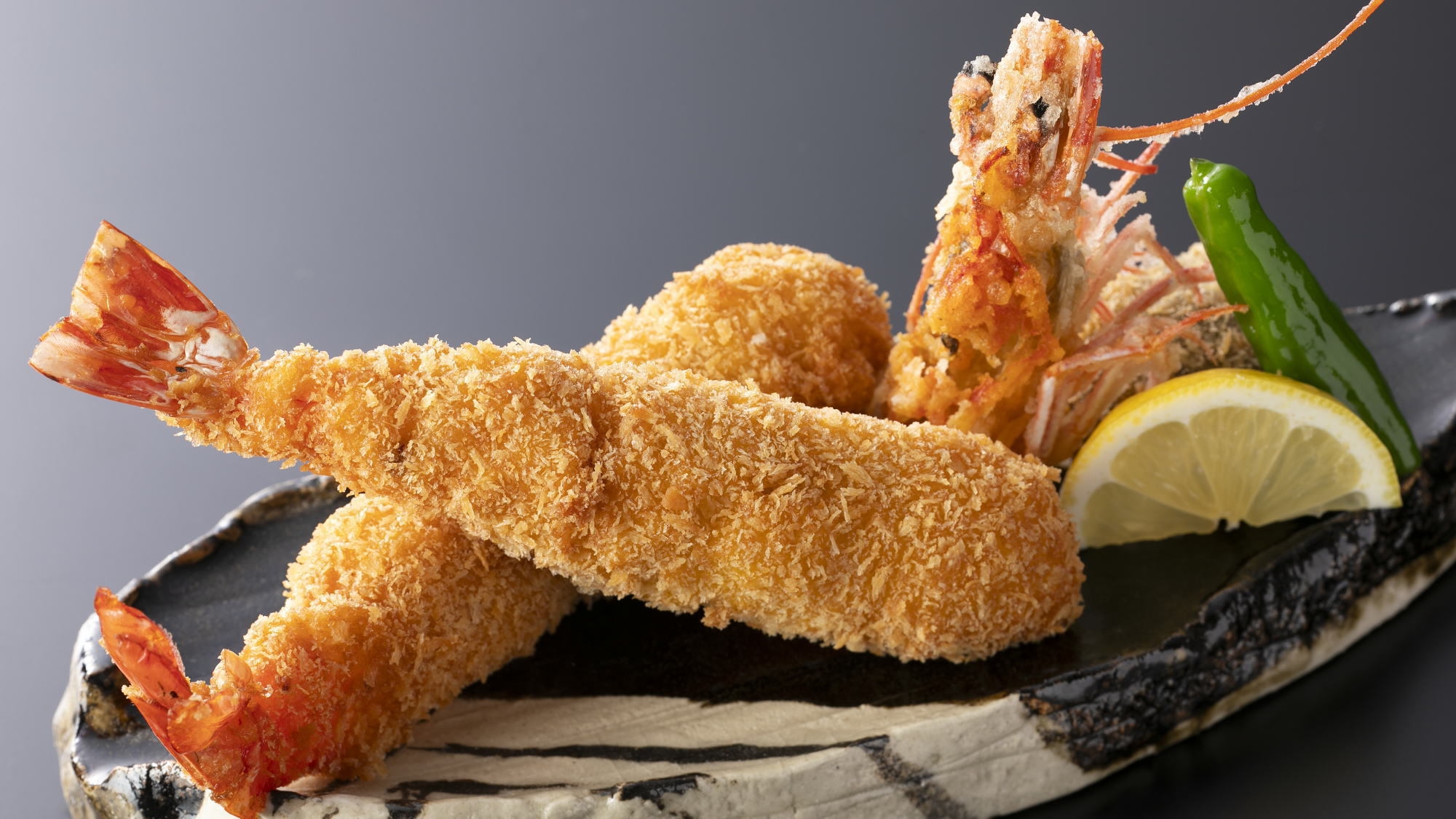 【当館名物】メイン料理9品より熊野牛石焼き、大海老フライなど3品チョイス♪『デラックスプラン』