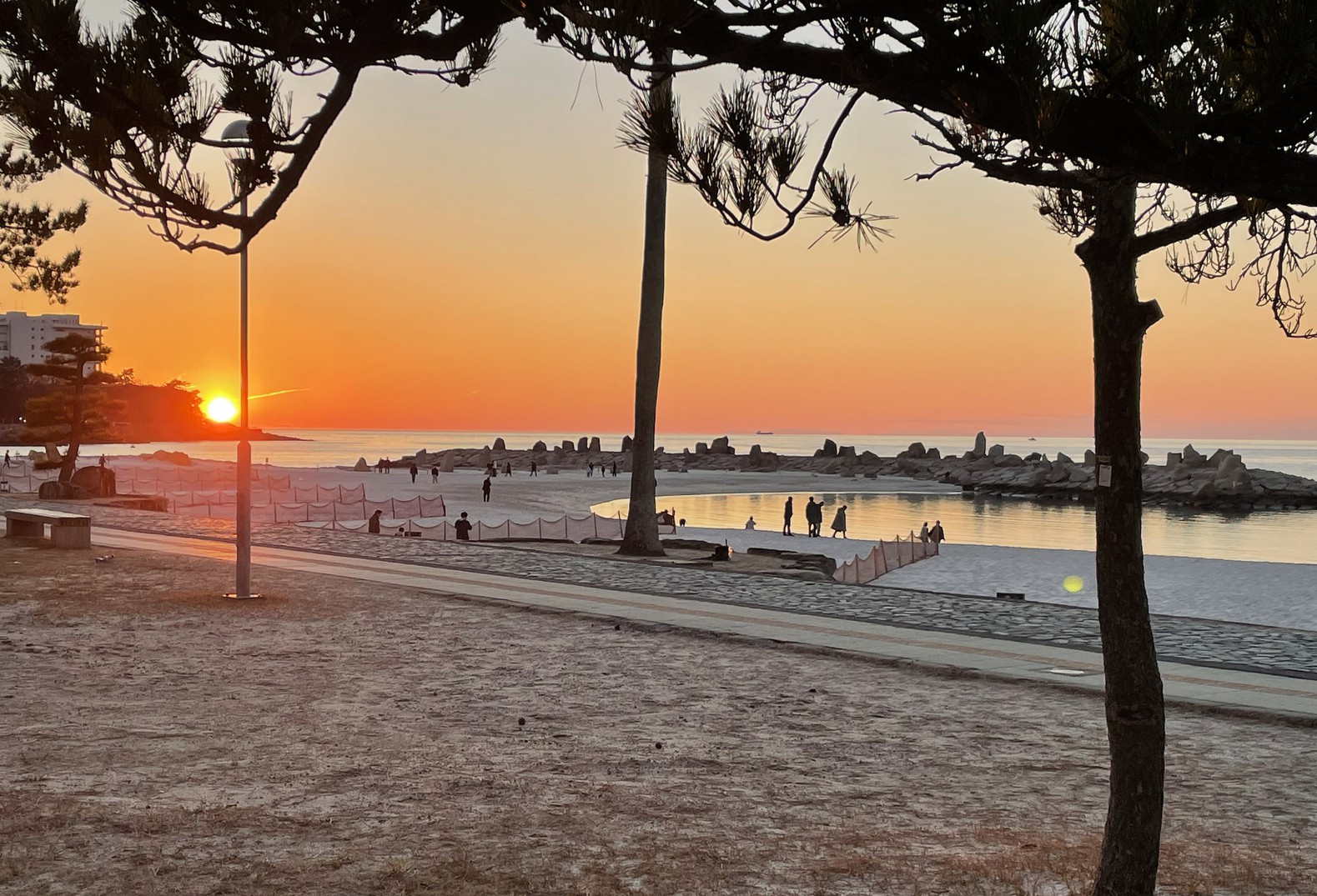 白良浜の夕日、ハコネルから350ｍ、近いって、こんなに贅沢！