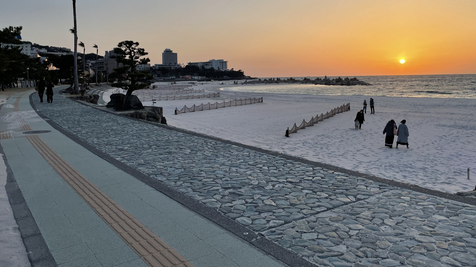 ・【周辺】白良浜まで徒歩3分！朝から晩まで、海の魅力と絶景の夕日を独り占め