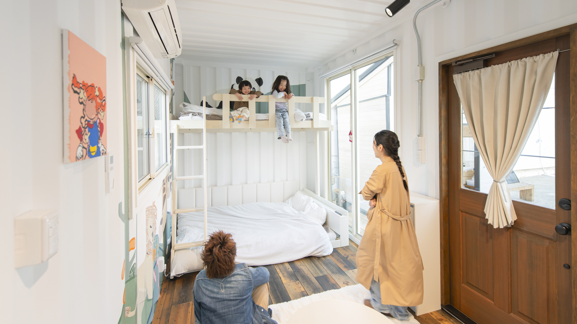 ・【ROOM2】憧れのロフトベッドは夢中になること間違いなし！団らんのひとときをお過ごしください