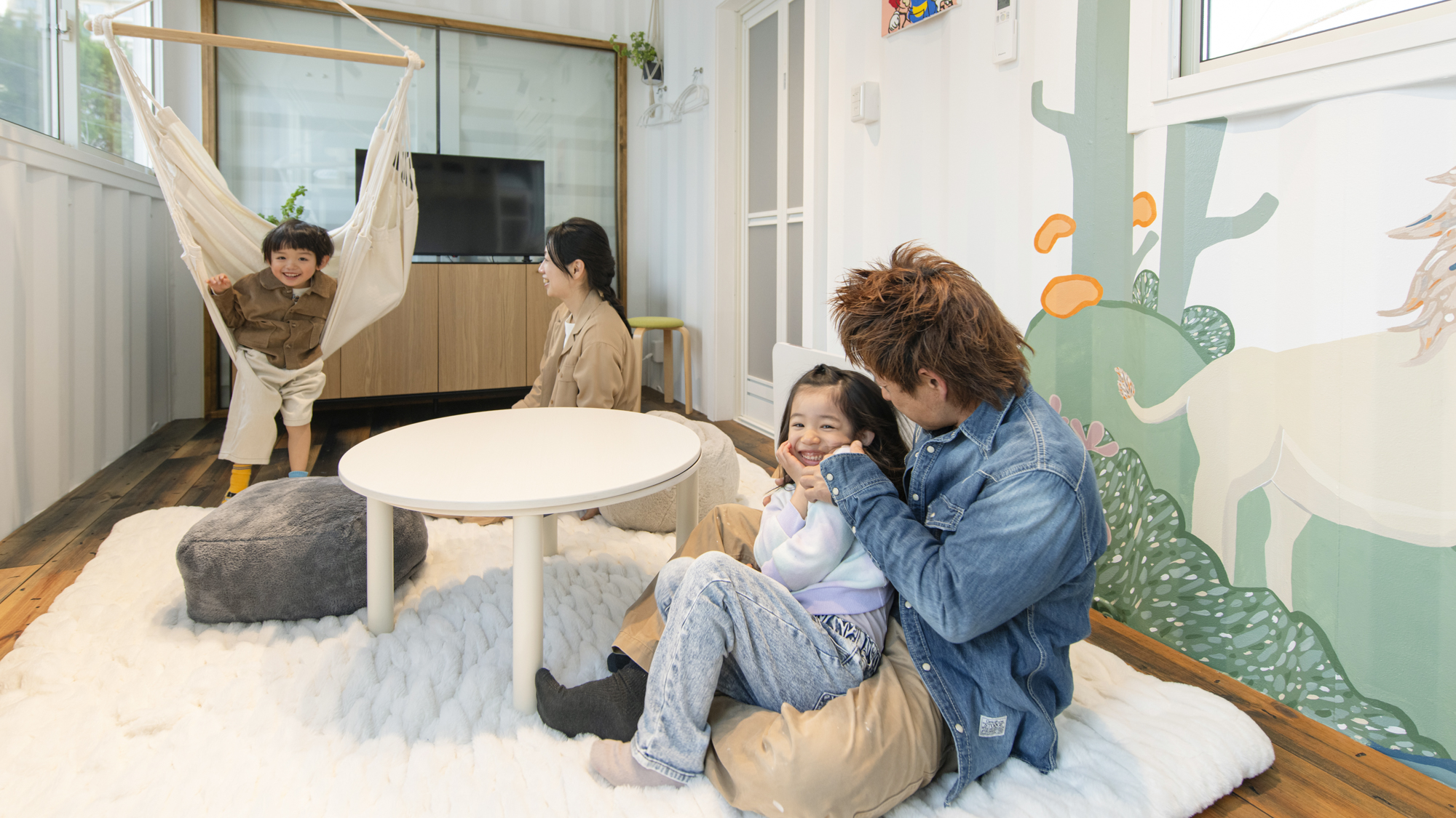 ・【ROOM2】お子様にも人気のハンモック！遊び心をくすぐります