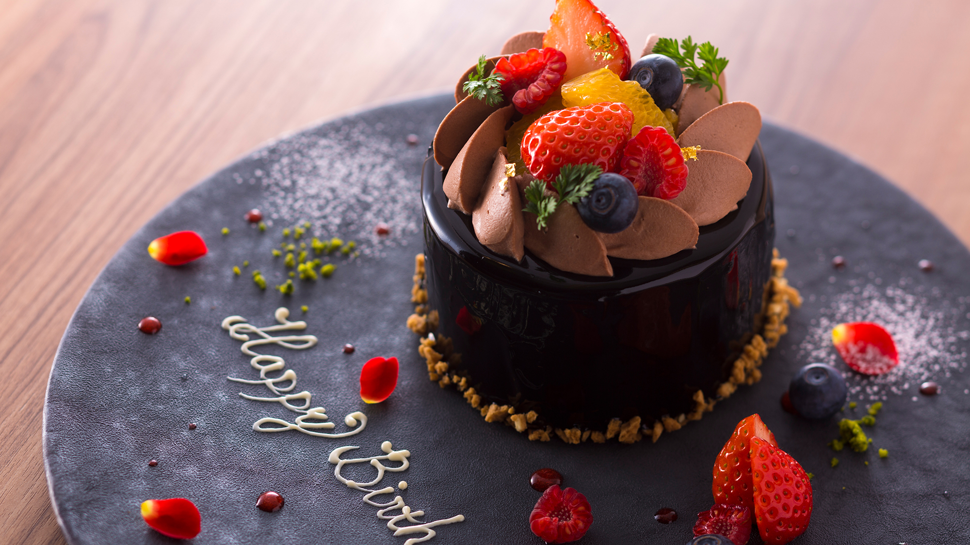 【記念日】ホテルパティシエ特製ケーキでお祝いを（竹炭ショコラのチョコレートケーキ/イメージ）