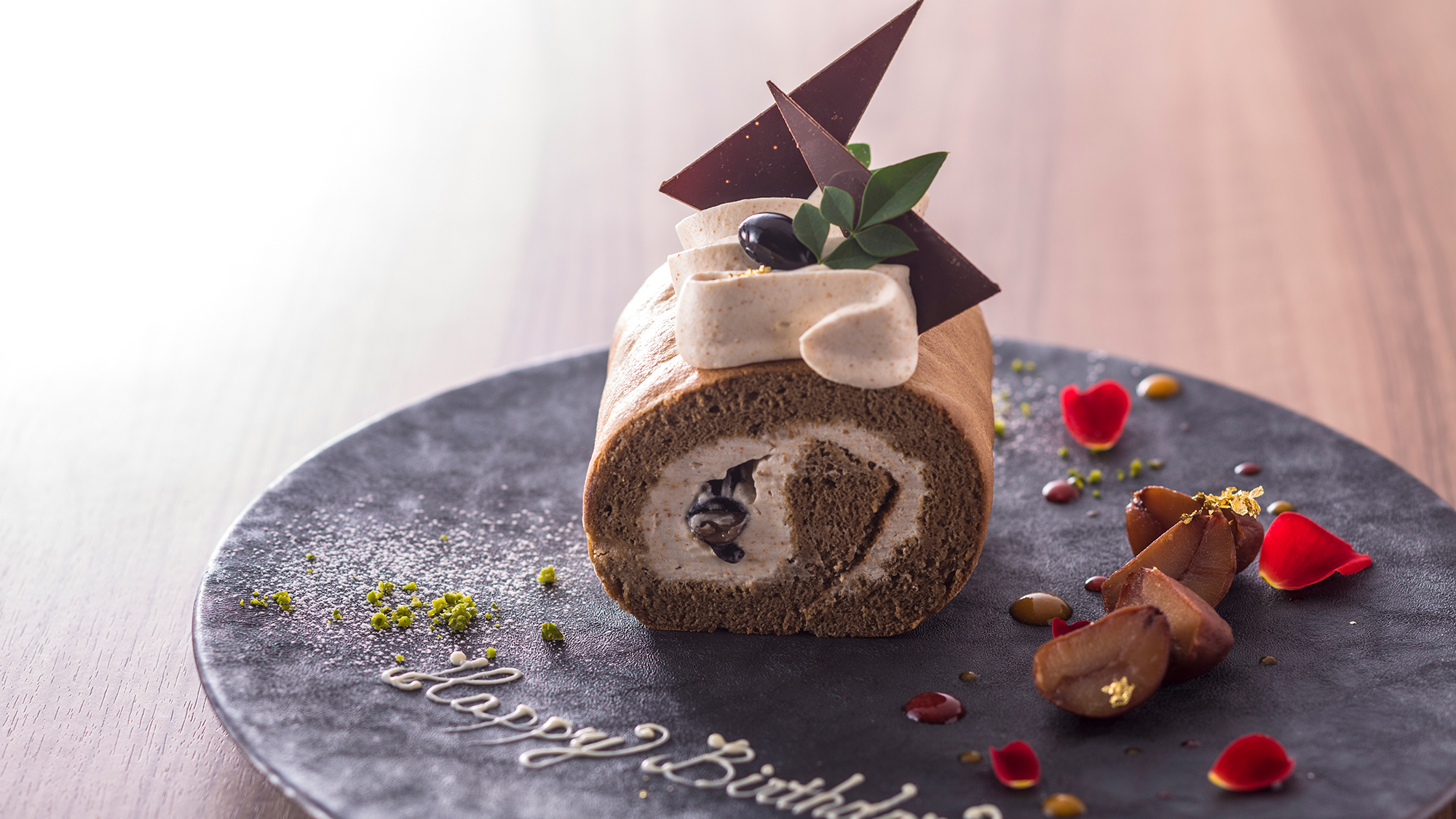 【記念日】ホテルパティシエ特製ケーキでお祝いを（祇園辻利ほうじ茶と京きなこのロールケーキ/イメージ）