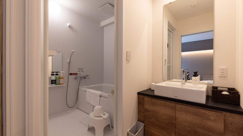 デラックスツインルーム_独立洗面台／バス