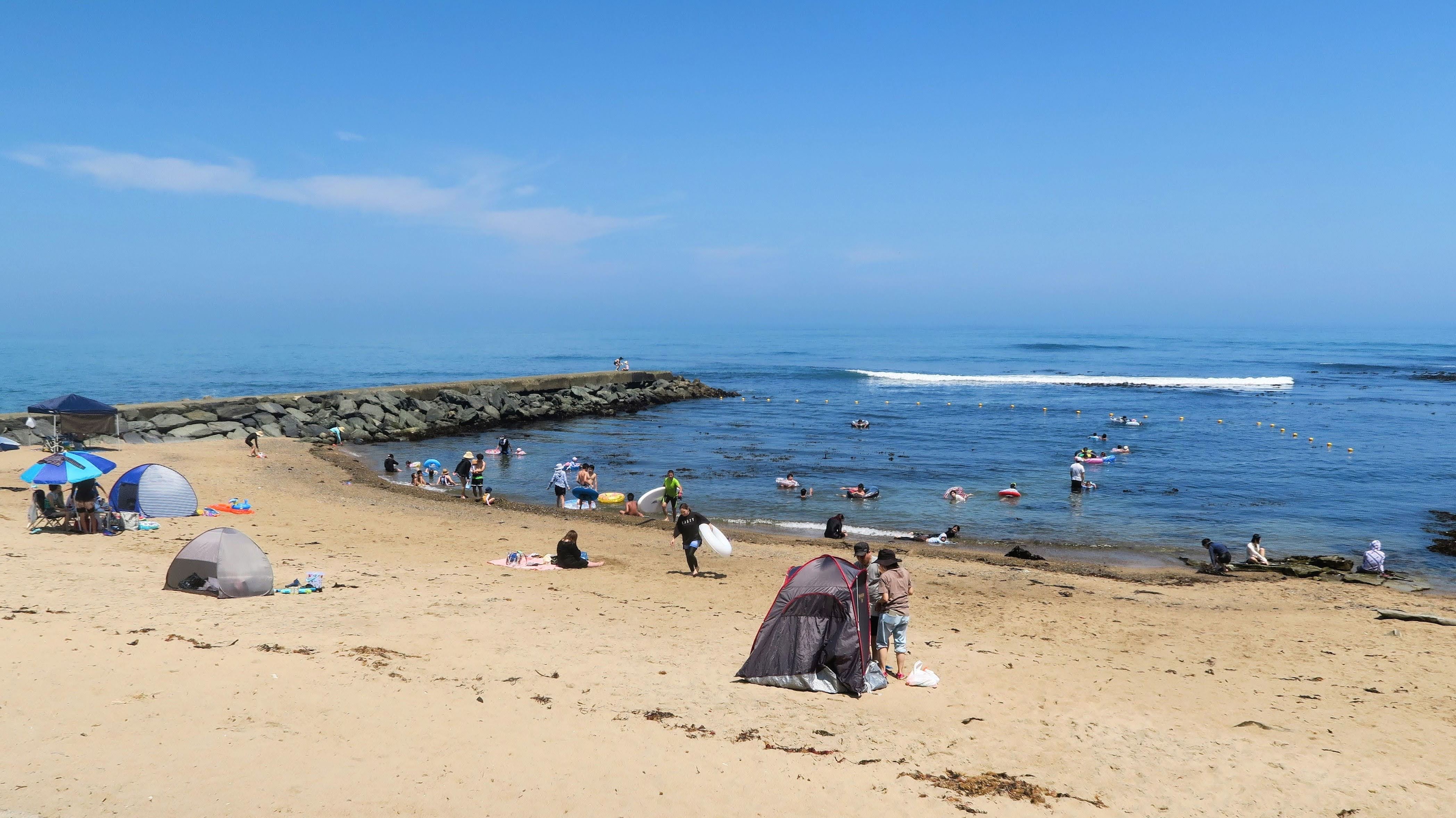 波静かで穴場のポケットビーチ水木海水浴場