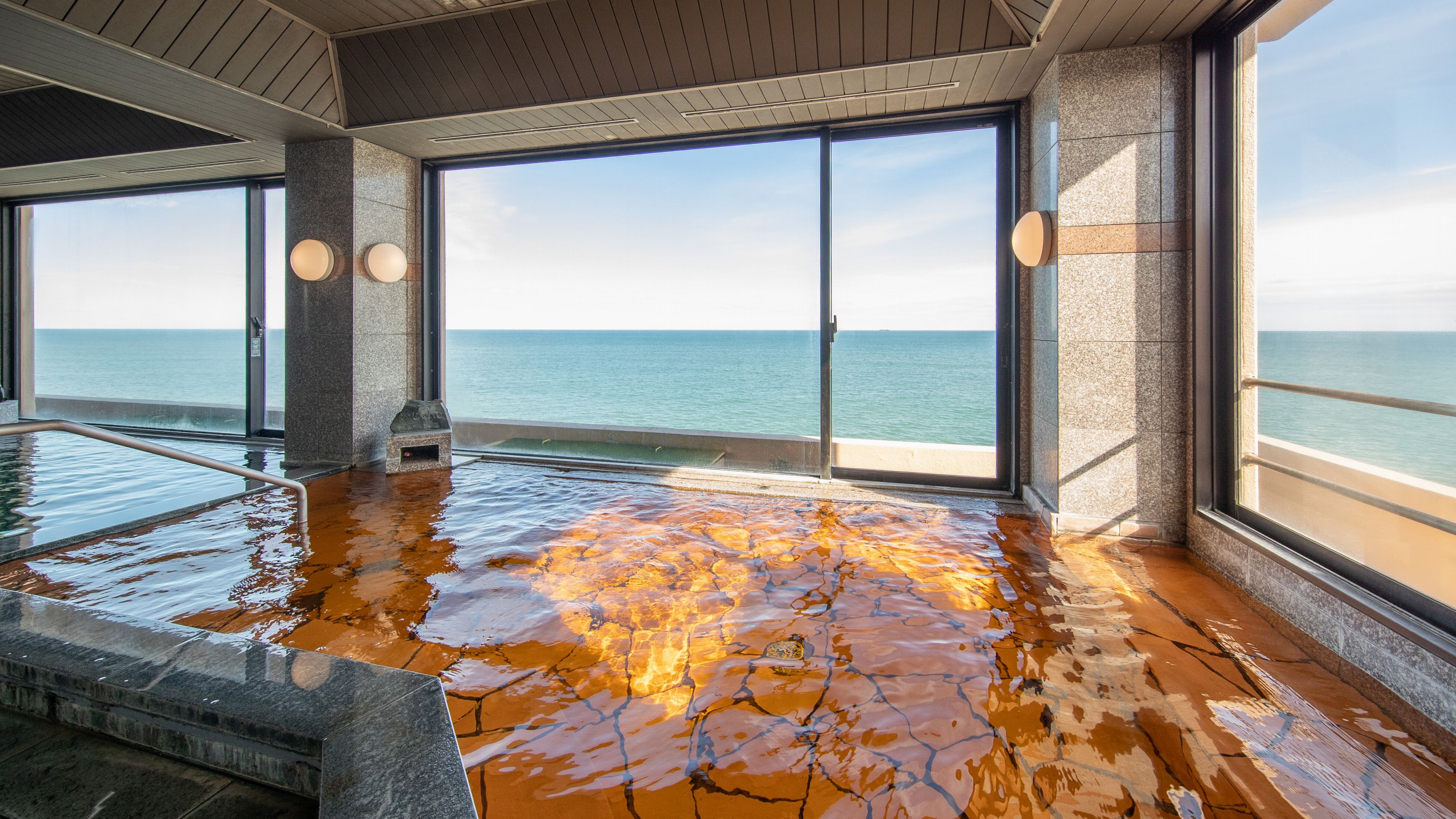 ５Ｆ展望大浴場　黒潮の湯　海藻かじめ湯（内湯）