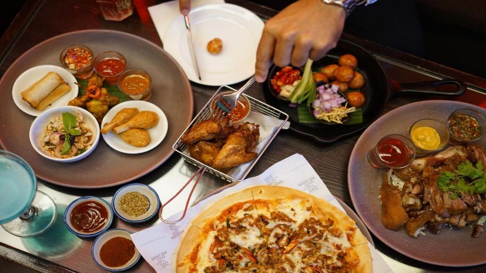 Dee ラウンジ & ビア・ガーデン