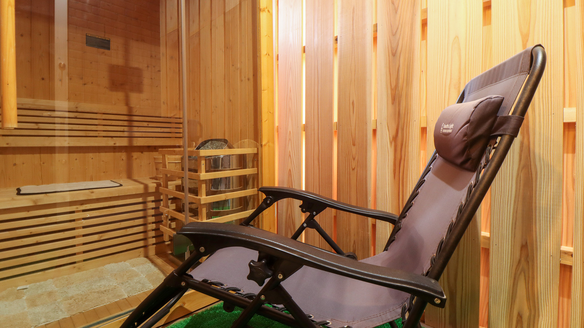 #女性用サウナ　プライベート空間のサウナで寛ぎの時間