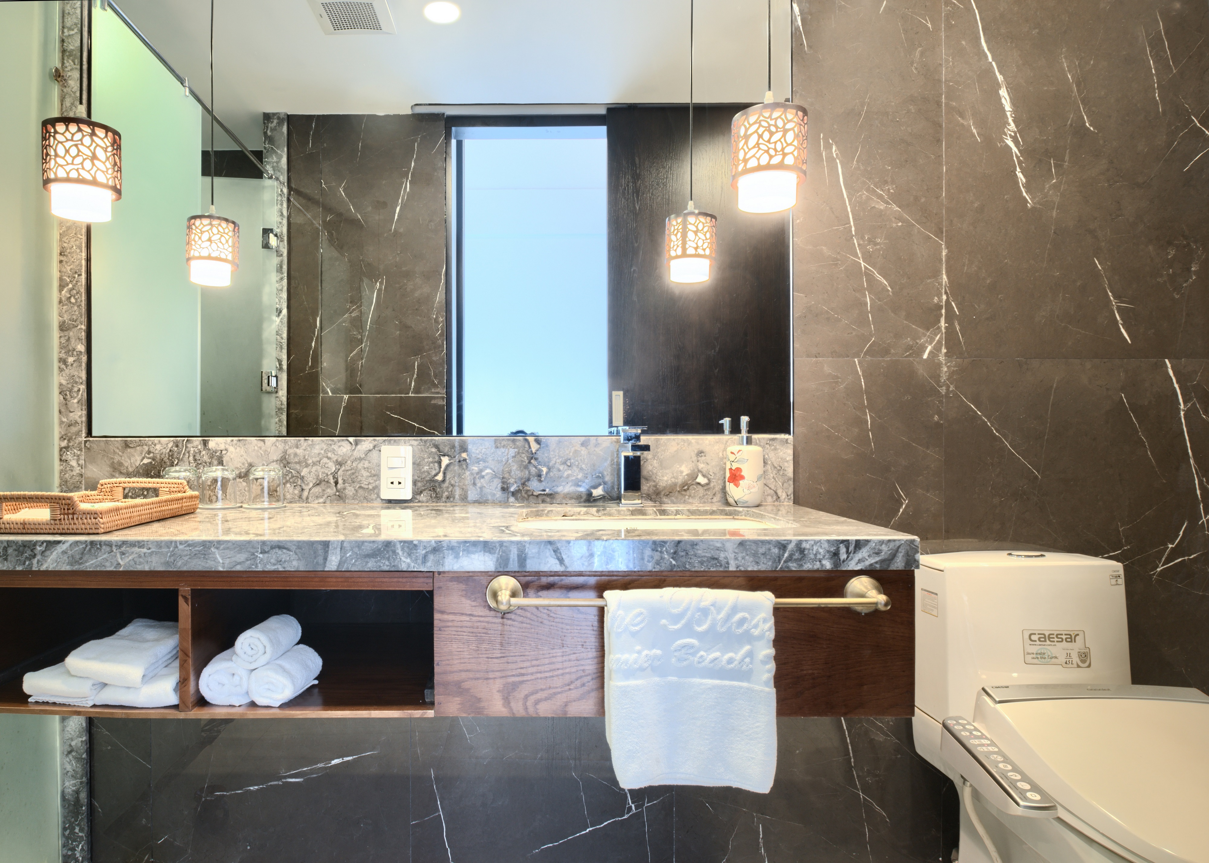 川の景色付き2ベッドルームヴィラ - フットマッサージ、温泉込み