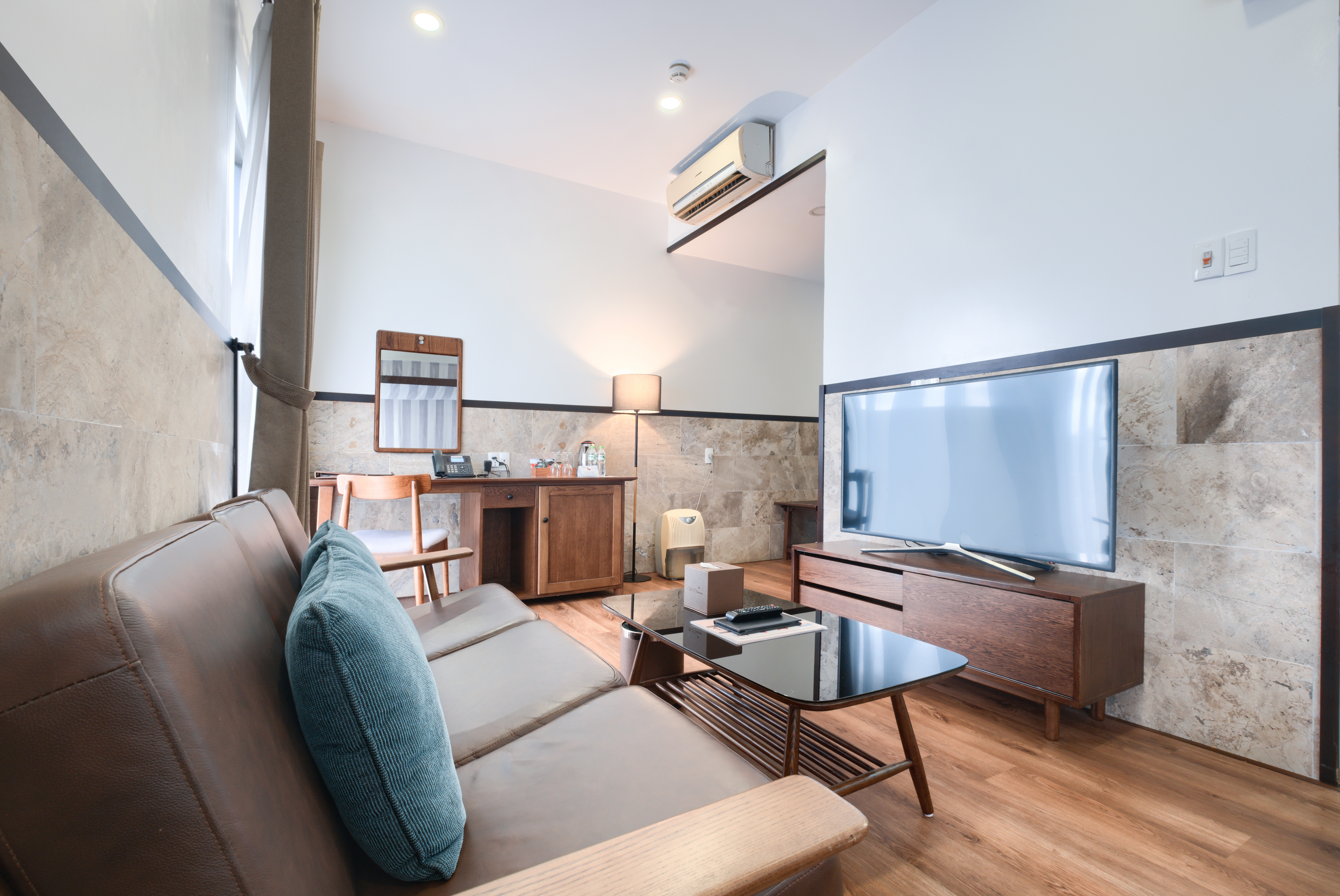 部分的な川の景色付きプレミアキングルーム - 温泉込み